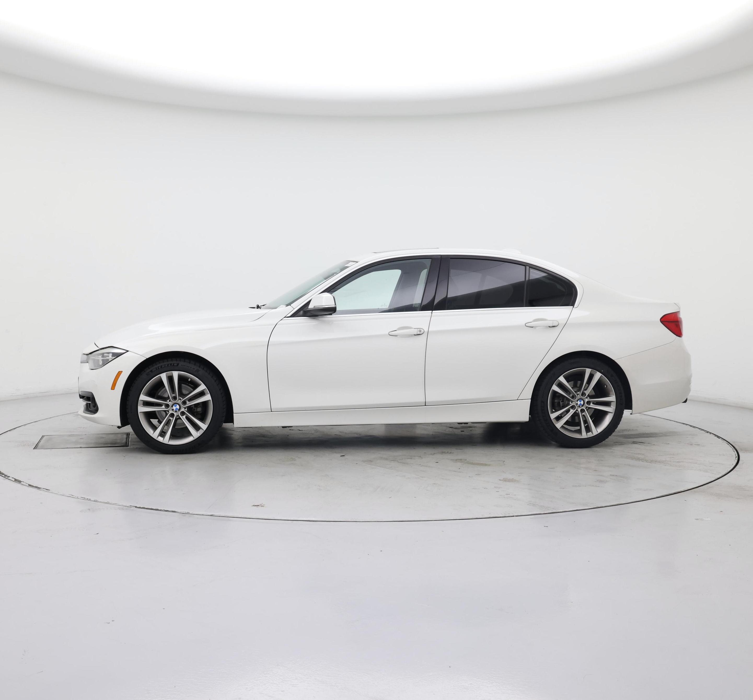 Thumbnail: 2018 BMW 3 Series - 3