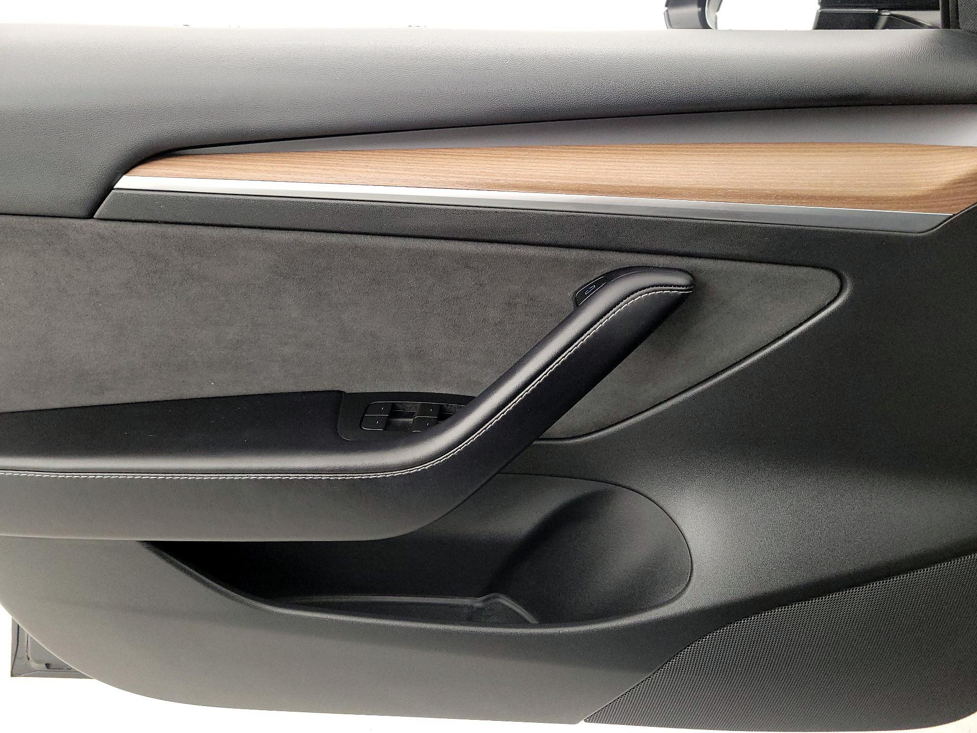 Thumbnail: 2022 Tesla Model 3 - 12