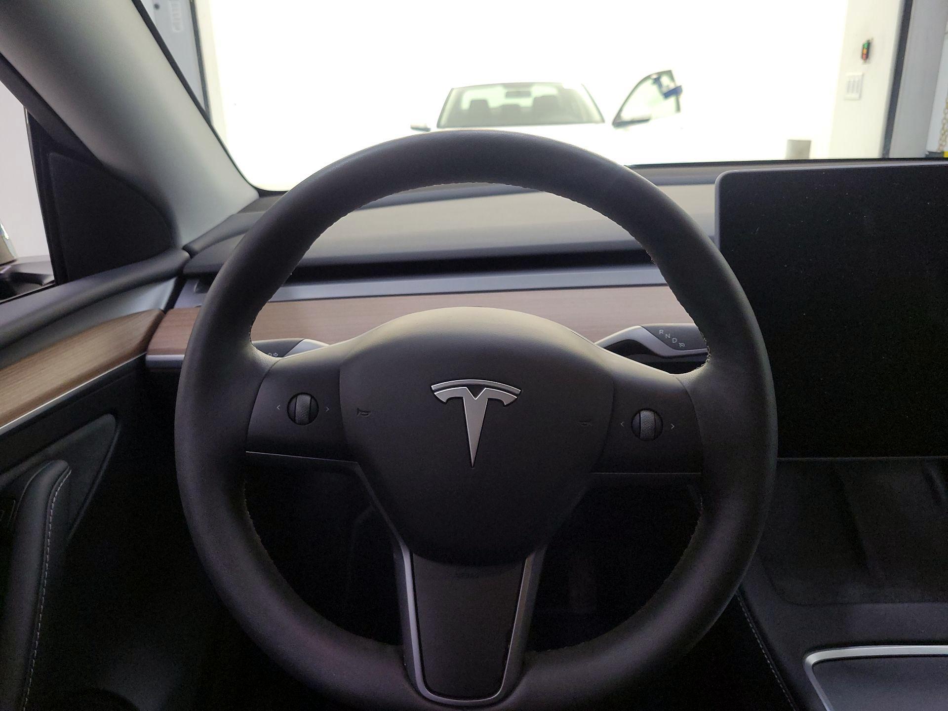 Thumbnail: 2025 Tesla Model Y - 10