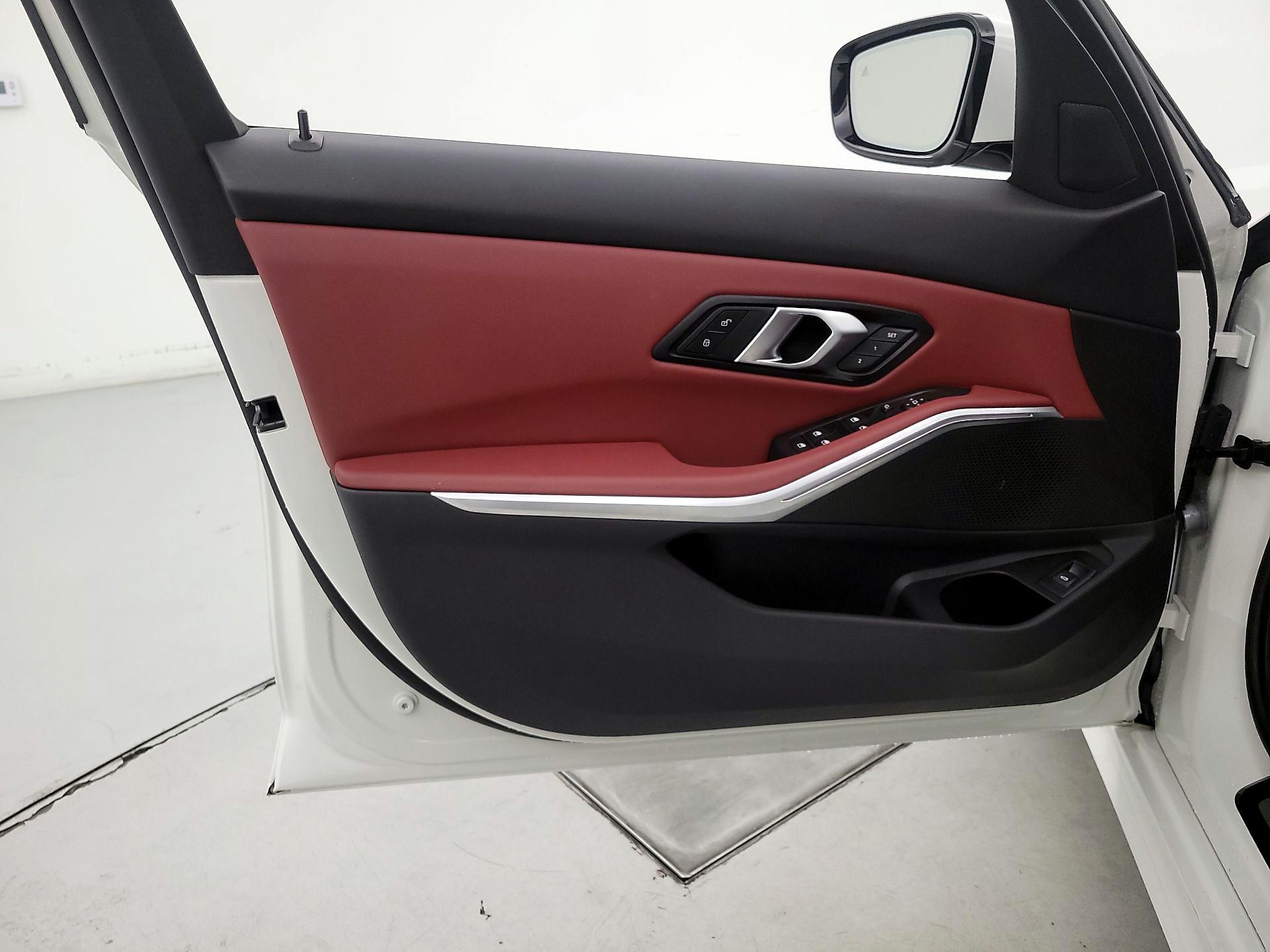 Thumbnail: 2024 BMW 3 Series - 12