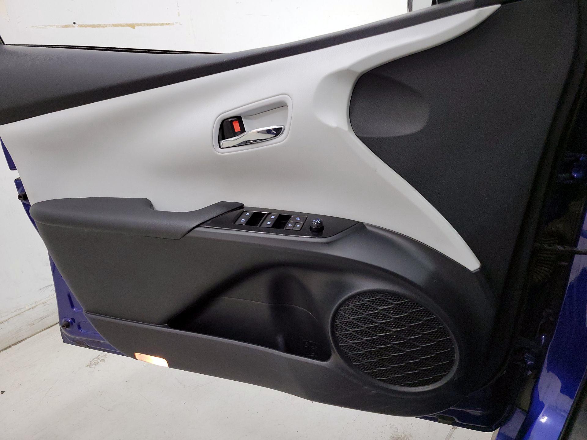 Thumbnail: 2017 Toyota Prius - 12