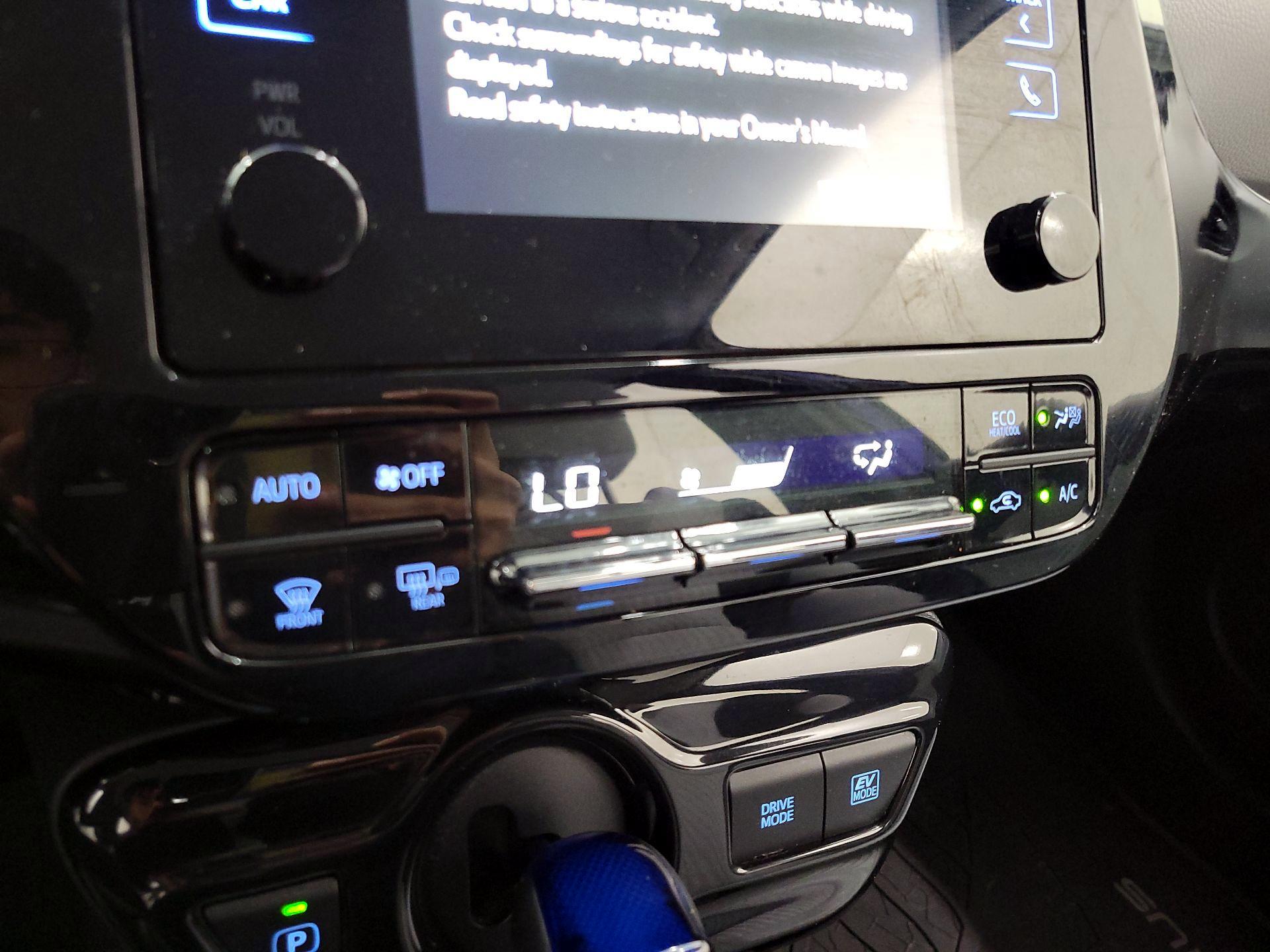 Thumbnail: 2017 Toyota Prius - 16