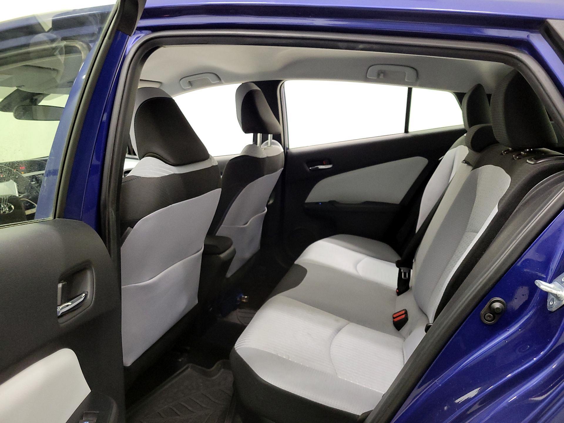 Thumbnail: 2017 Toyota Prius - 18