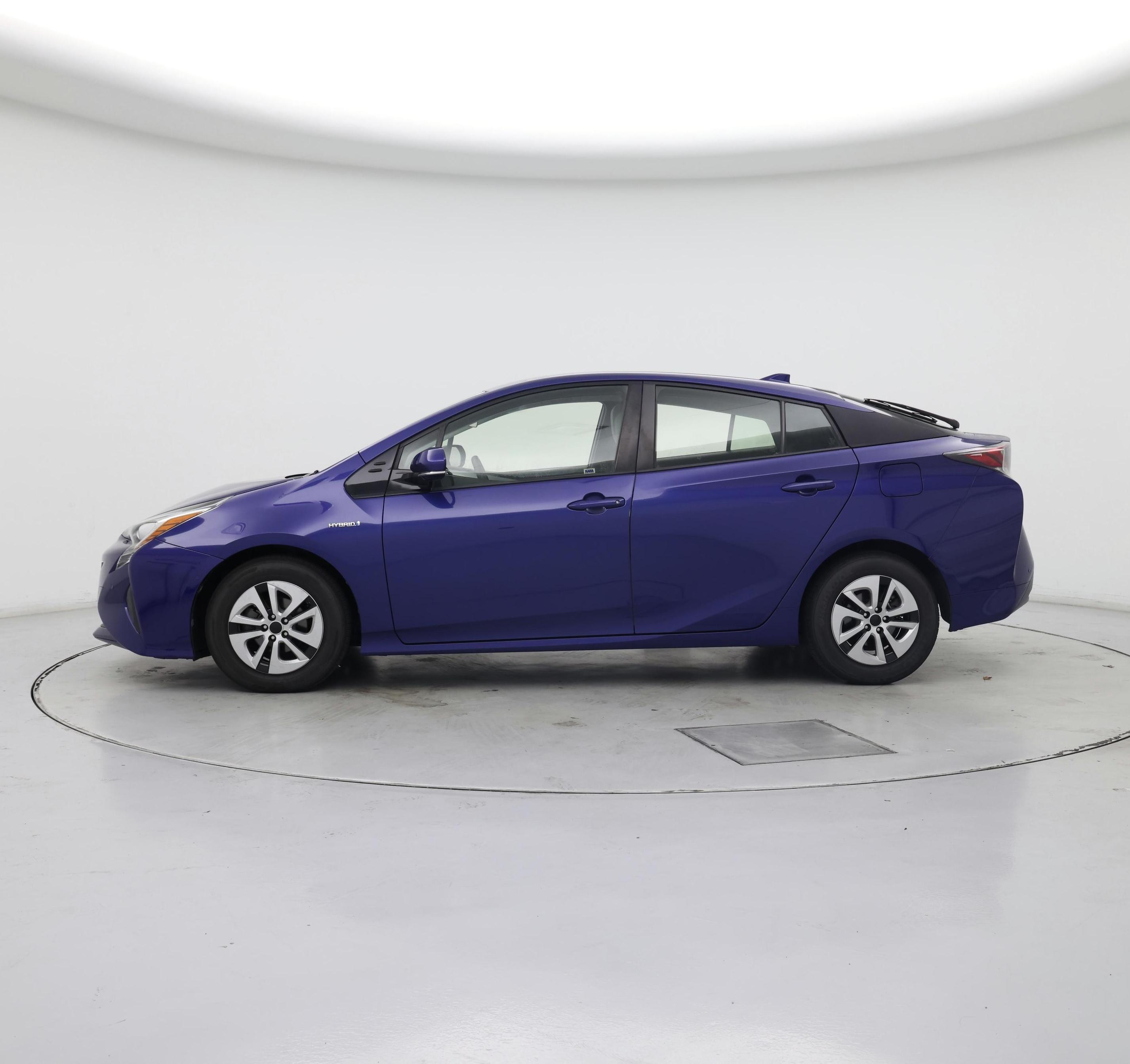 Thumbnail: 2017 Toyota Prius - 3