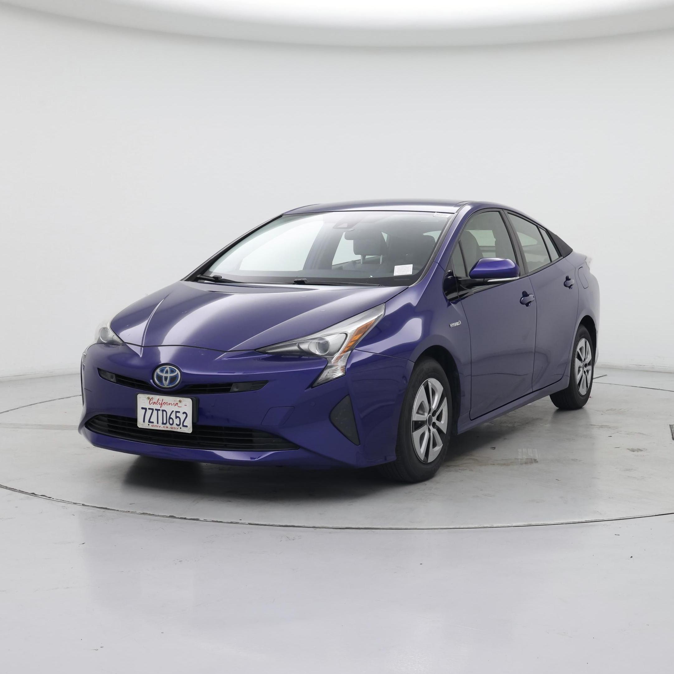 Thumbnail: 2017 Toyota Prius - 4