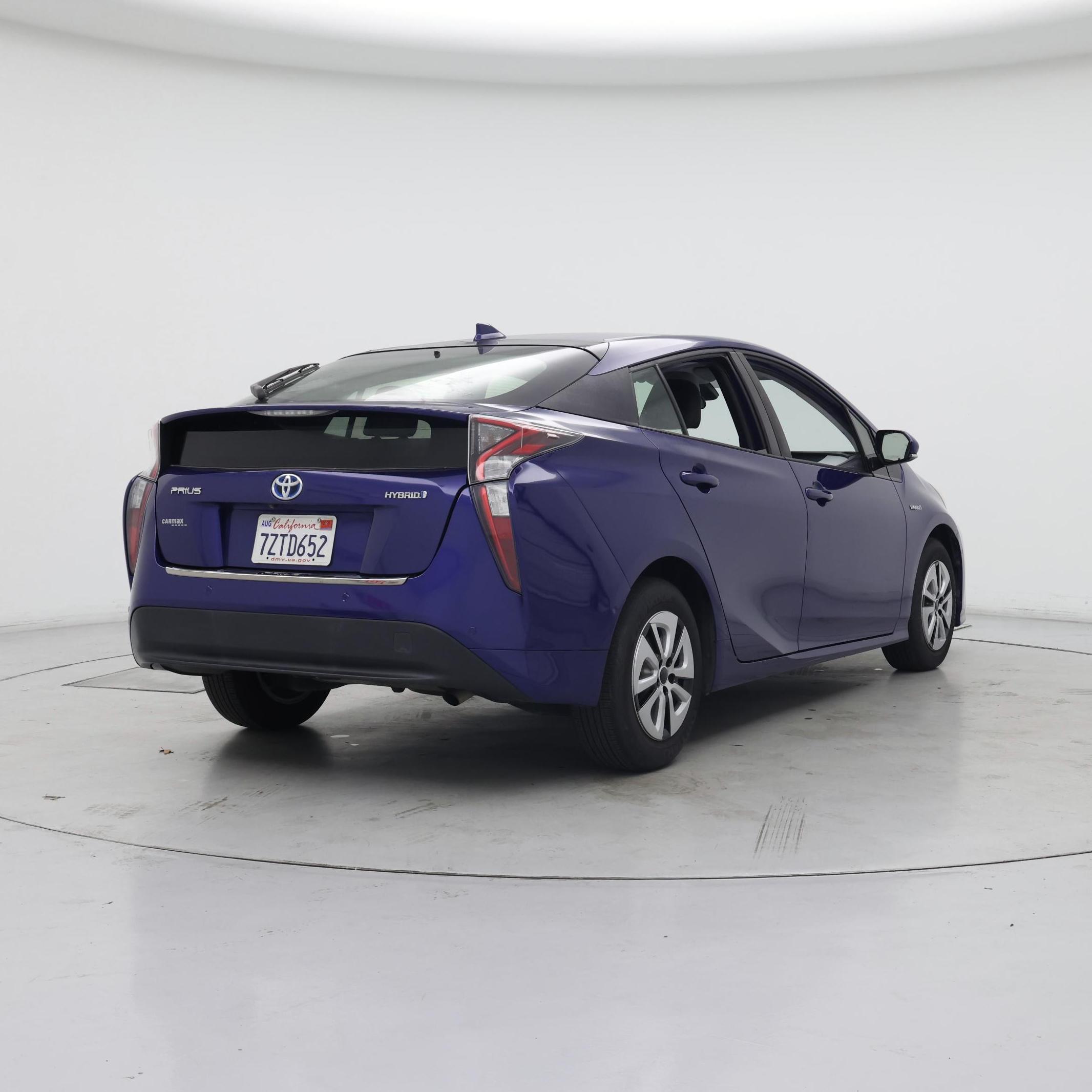 Thumbnail: 2017 Toyota Prius - 8