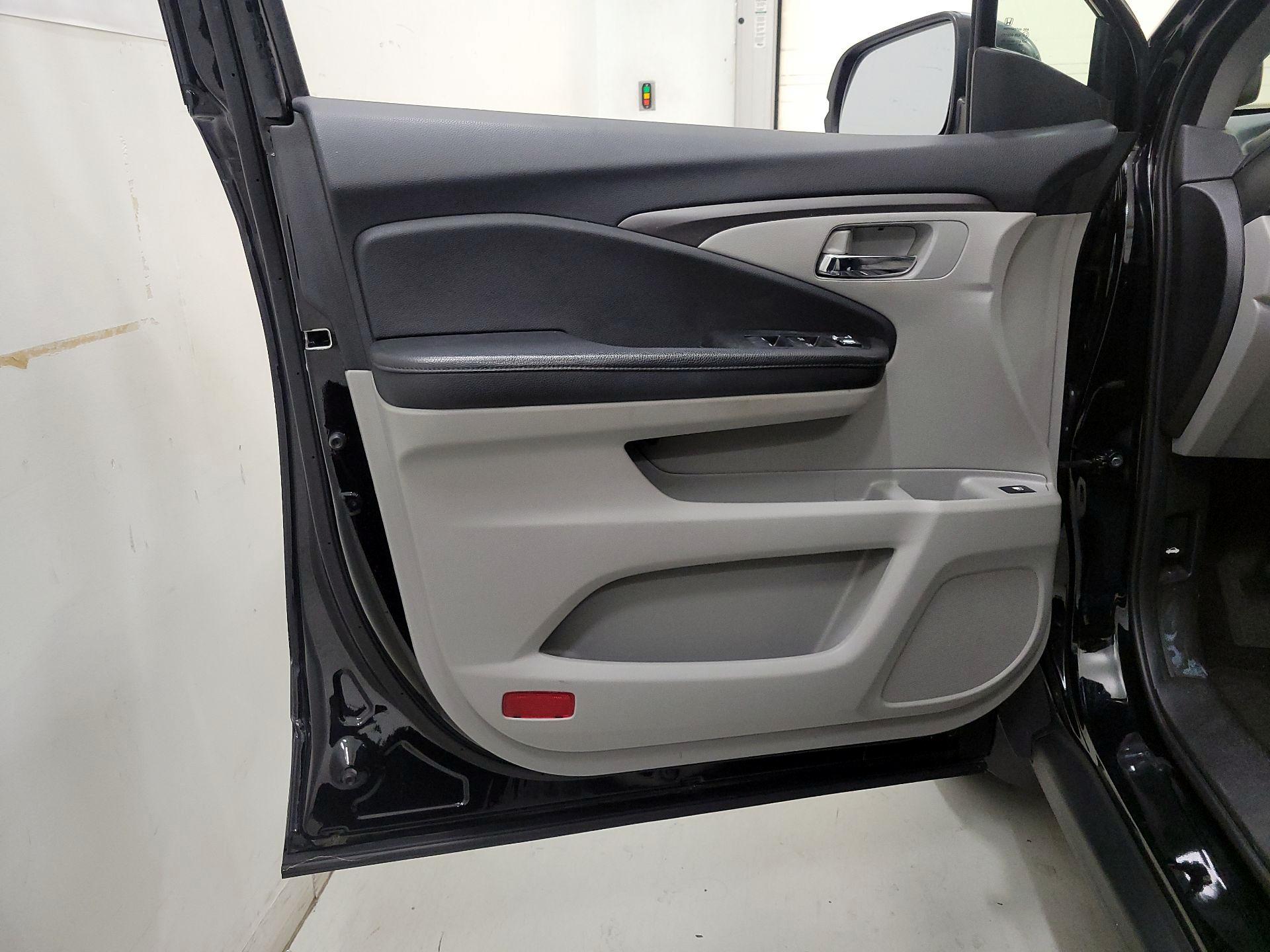 Thumbnail: 2018 Honda Pilot - 12