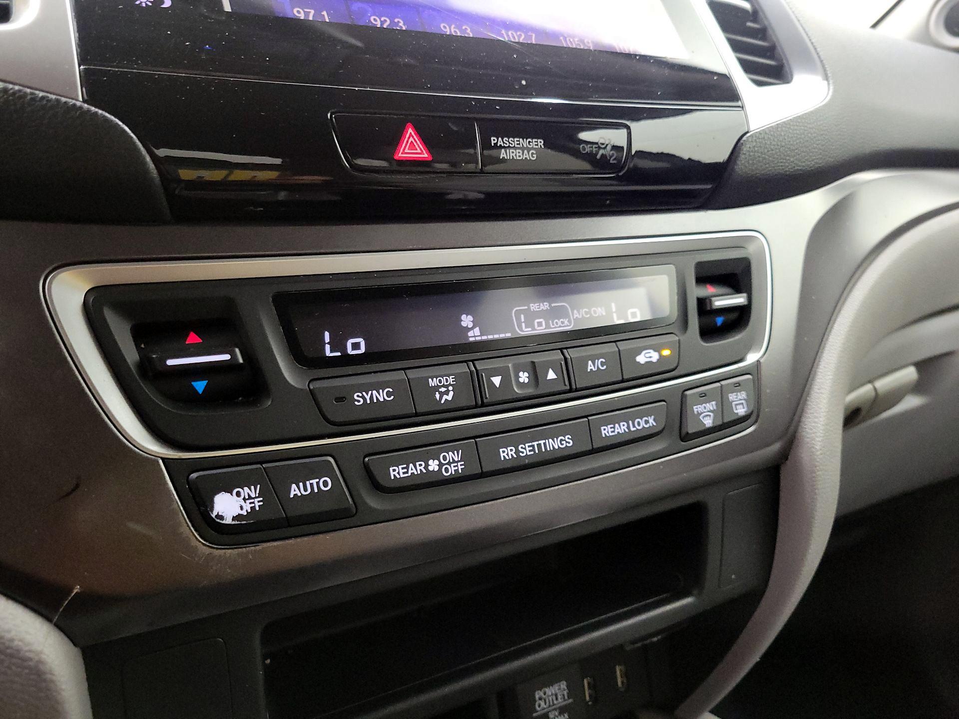 Thumbnail: 2018 Honda Pilot - 16