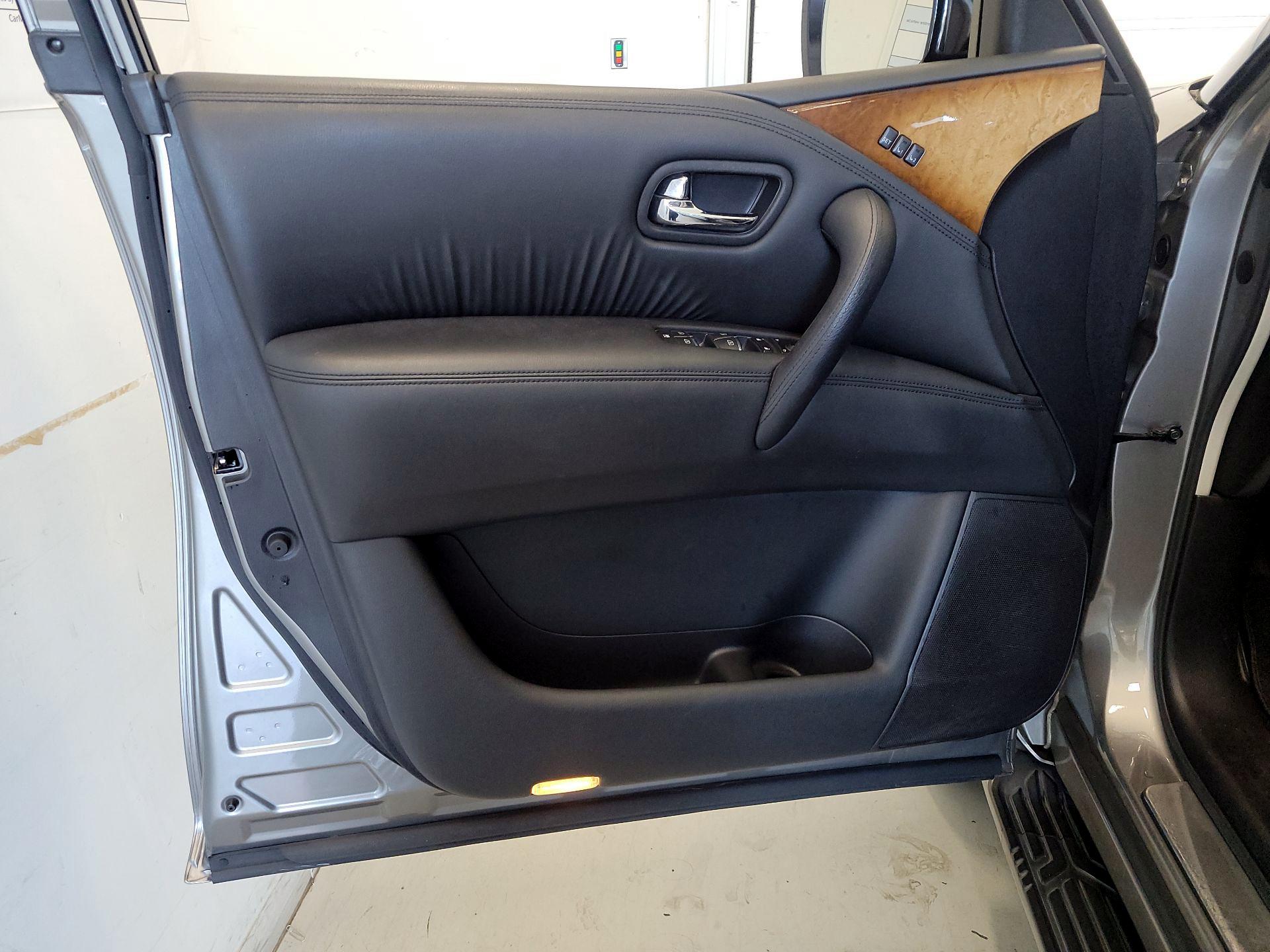 Thumbnail: 2013 INFINITI QX56 - 12