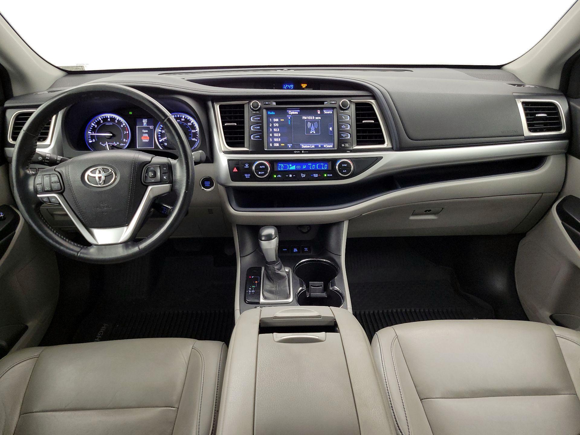 Thumbnail: 2015 Toyota Highlander - 9