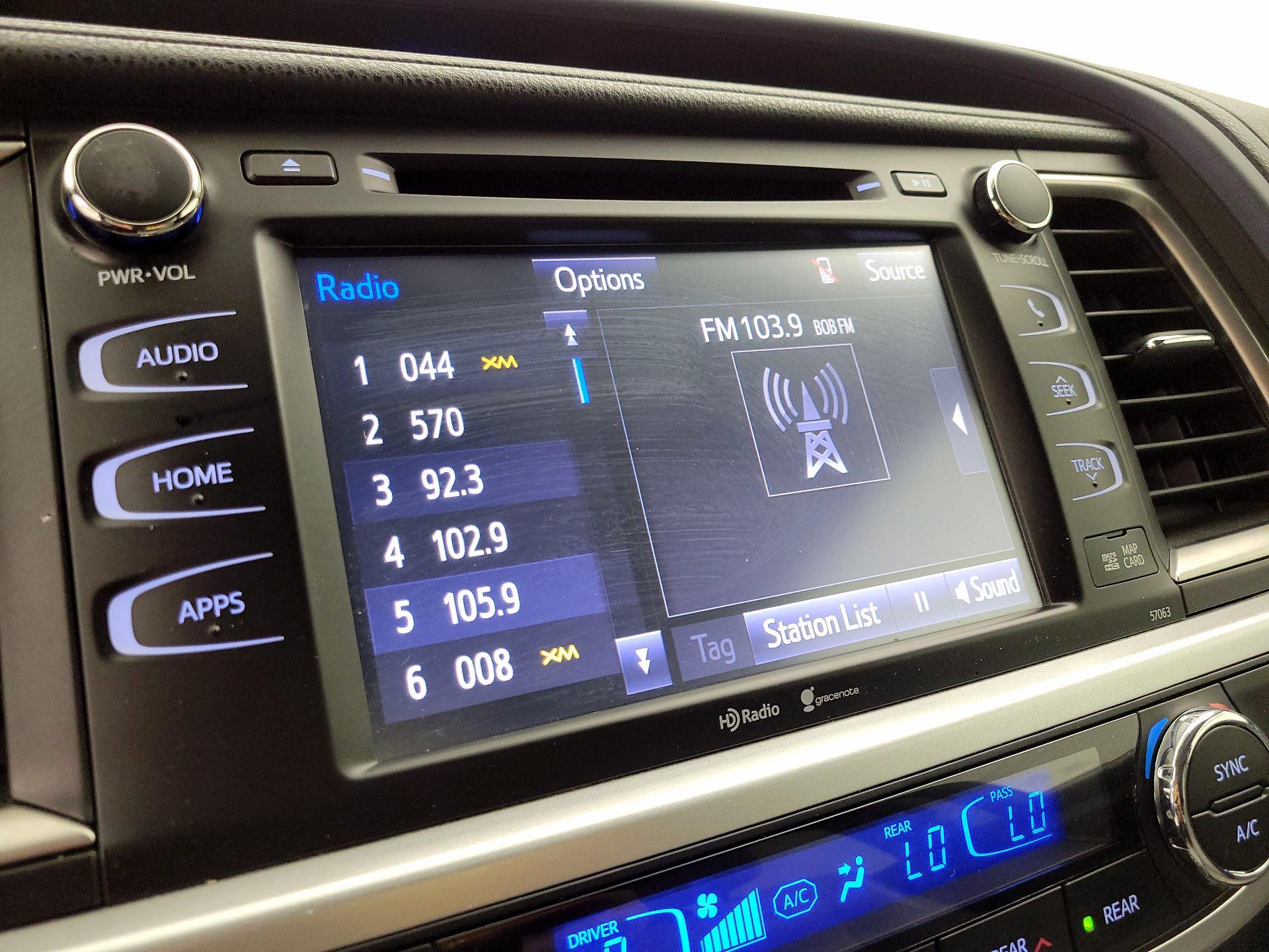 Thumbnail: 2015 Toyota Highlander - 15