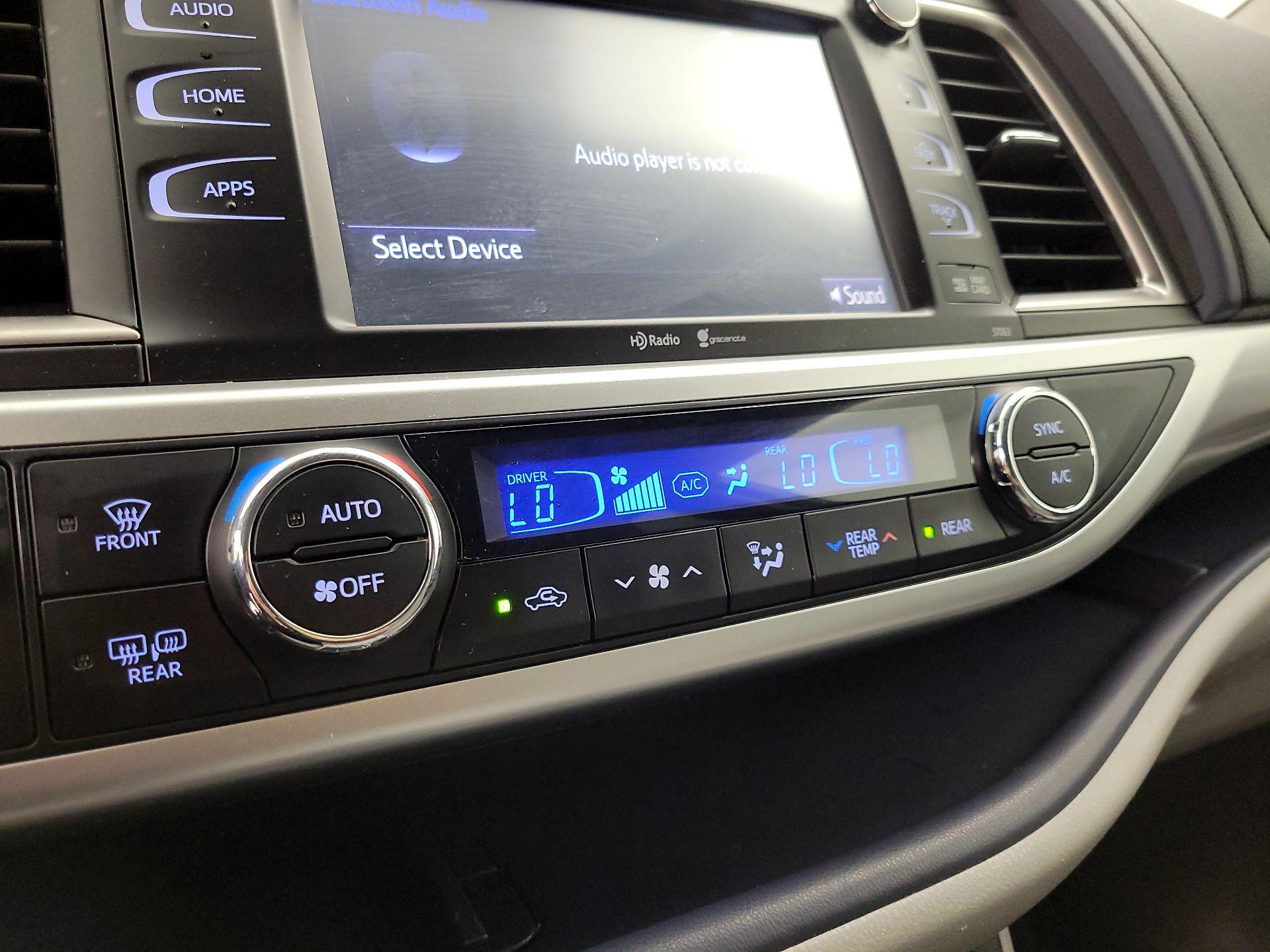 Thumbnail: 2015 Toyota Highlander - 16