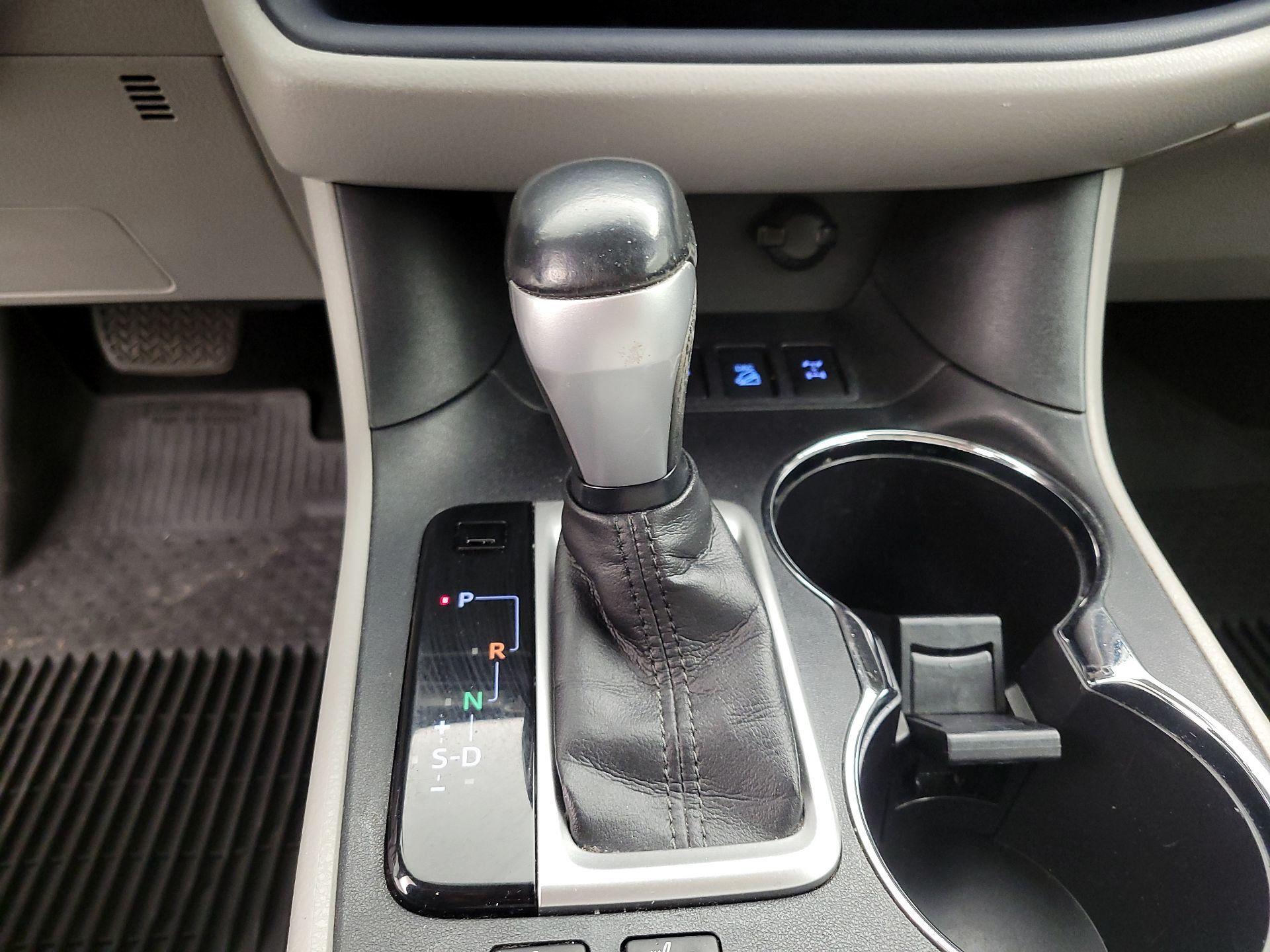 Thumbnail: 2015 Toyota Highlander - 17