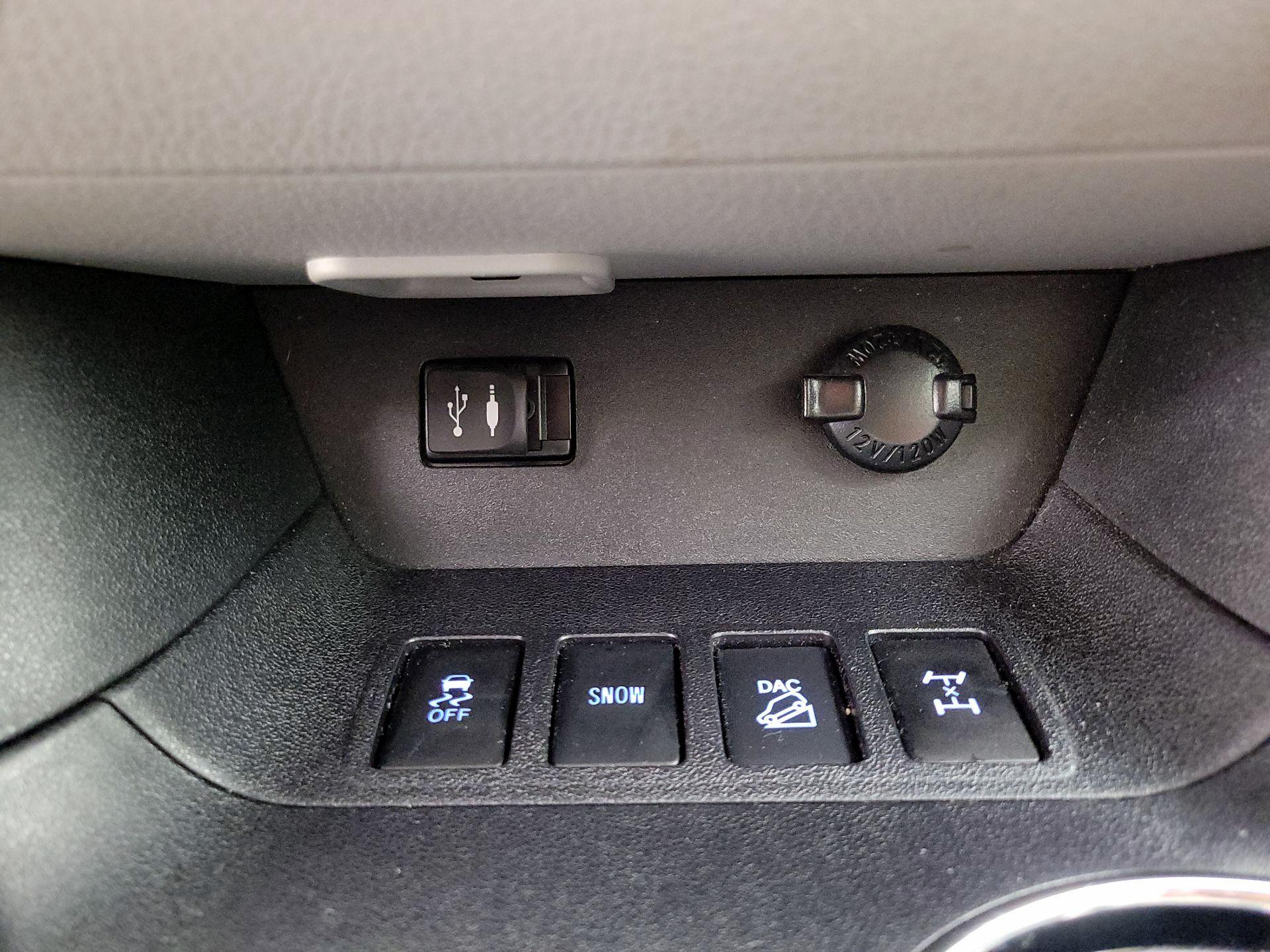Thumbnail: 2015 Toyota Highlander - 18