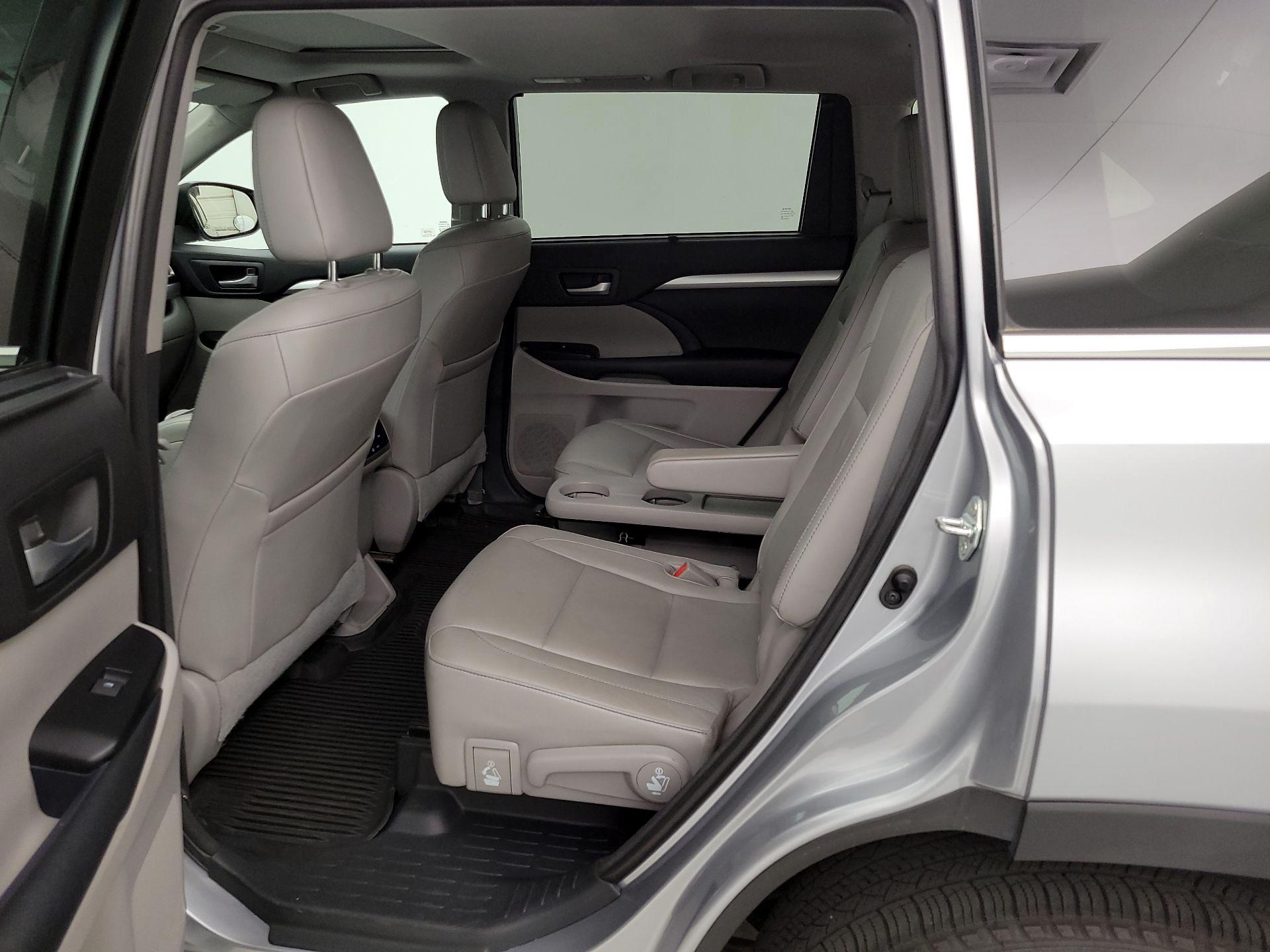 Thumbnail: 2015 Toyota Highlander - 19
