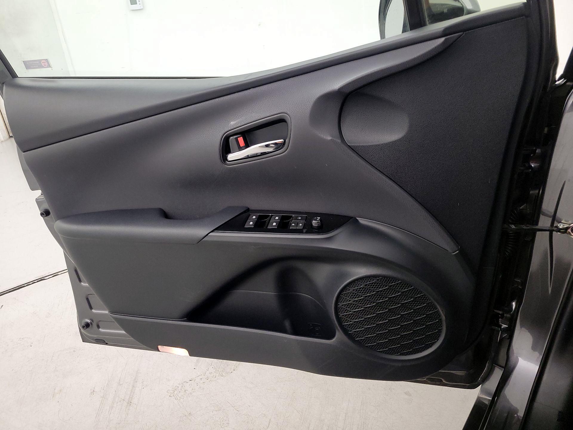 Thumbnail: 2017 Toyota Prius Prime - 12