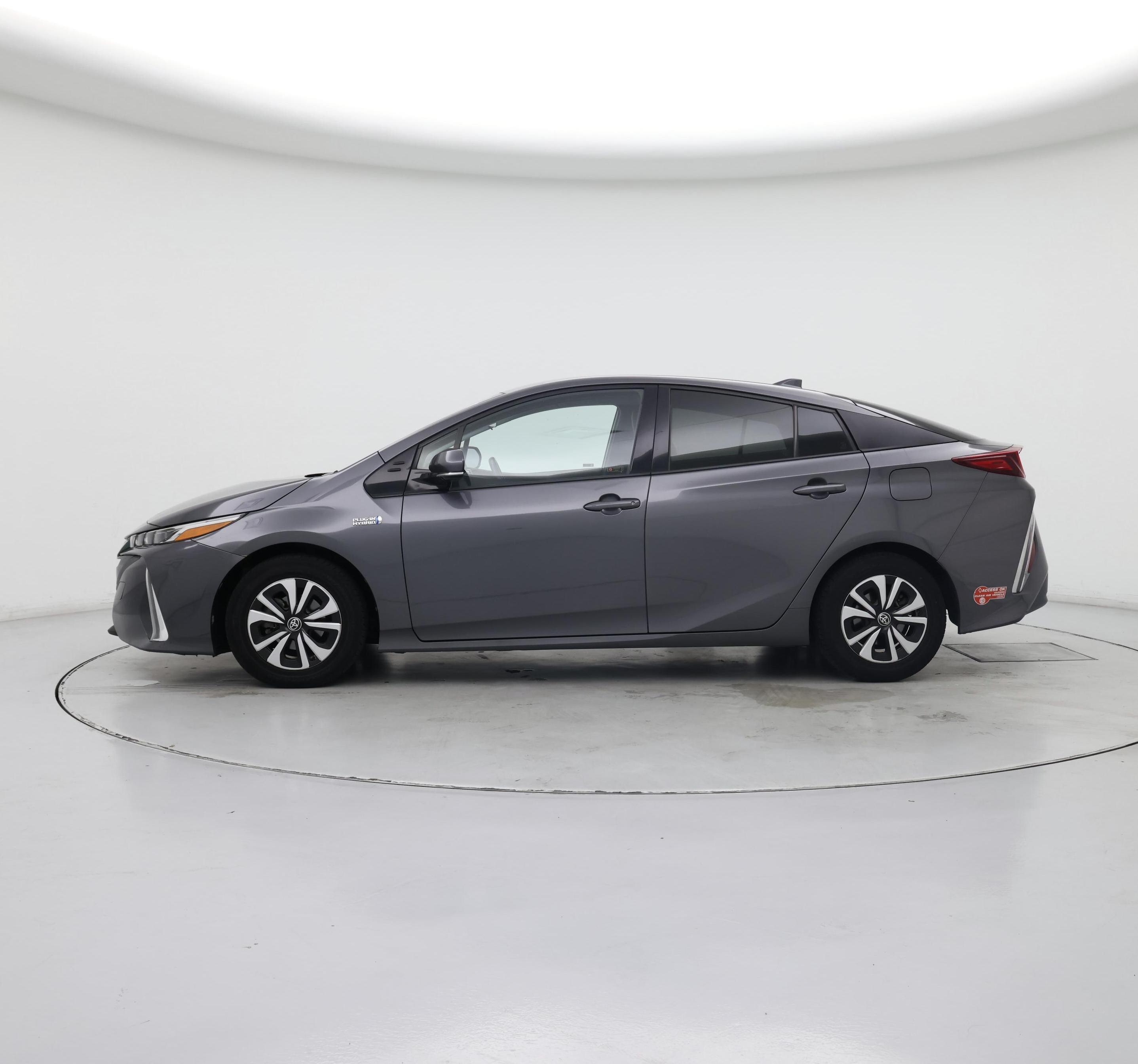 Thumbnail: 2017 Toyota Prius Prime - 3