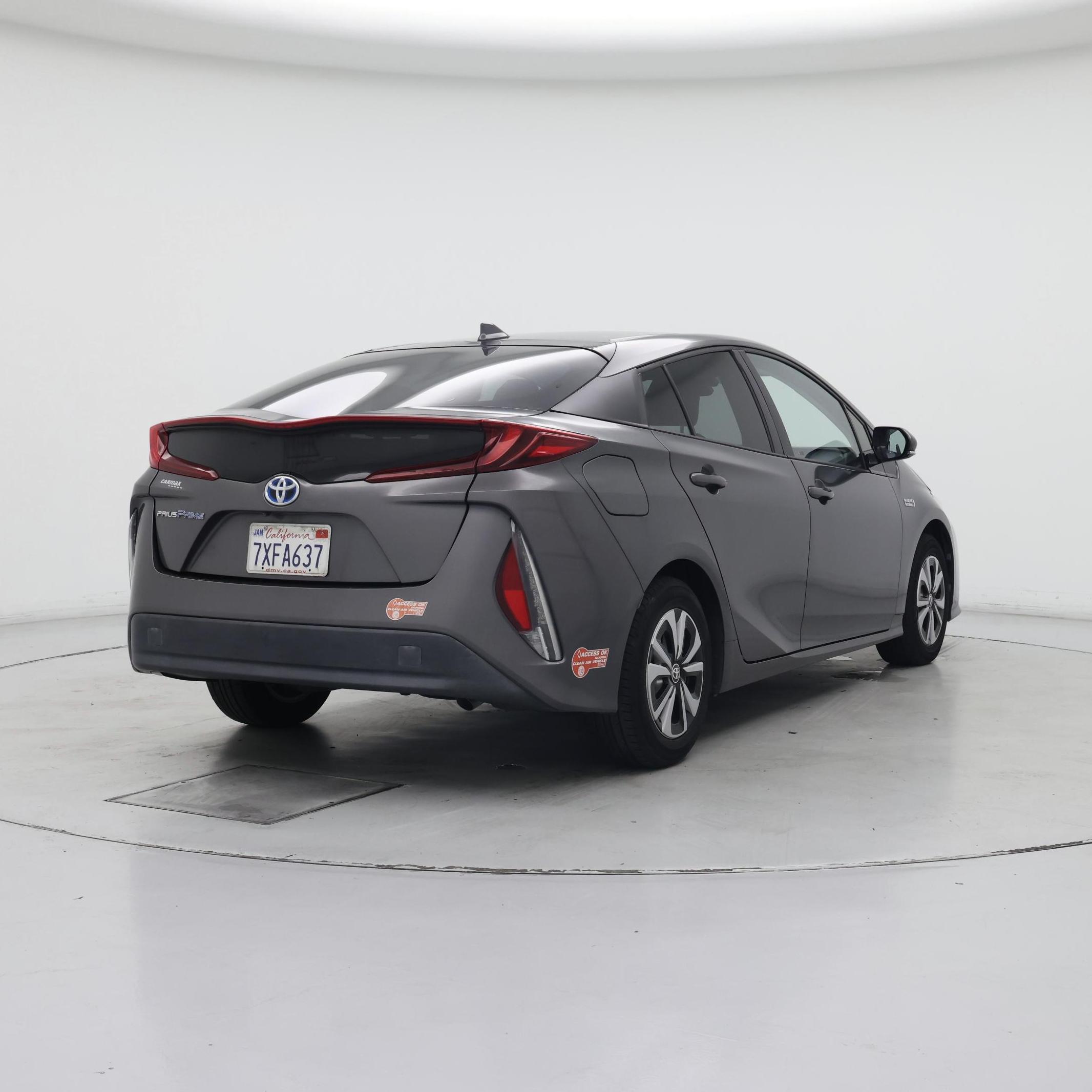 Thumbnail: 2017 Toyota Prius Prime - 8