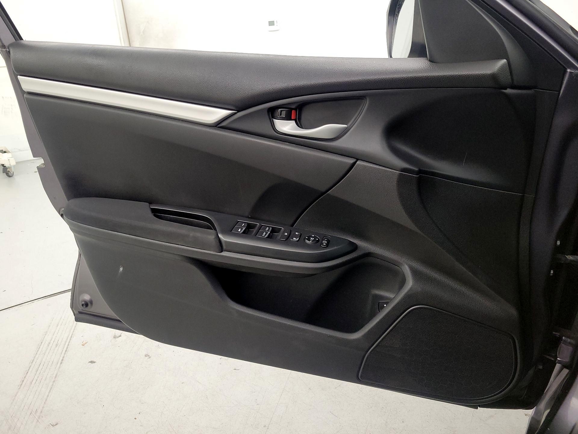 Thumbnail: 2016 Honda Civic - 12