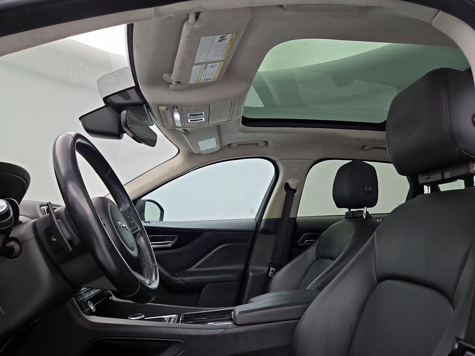 Thumbnail: 2019 Jaguar F-Pace - 20
