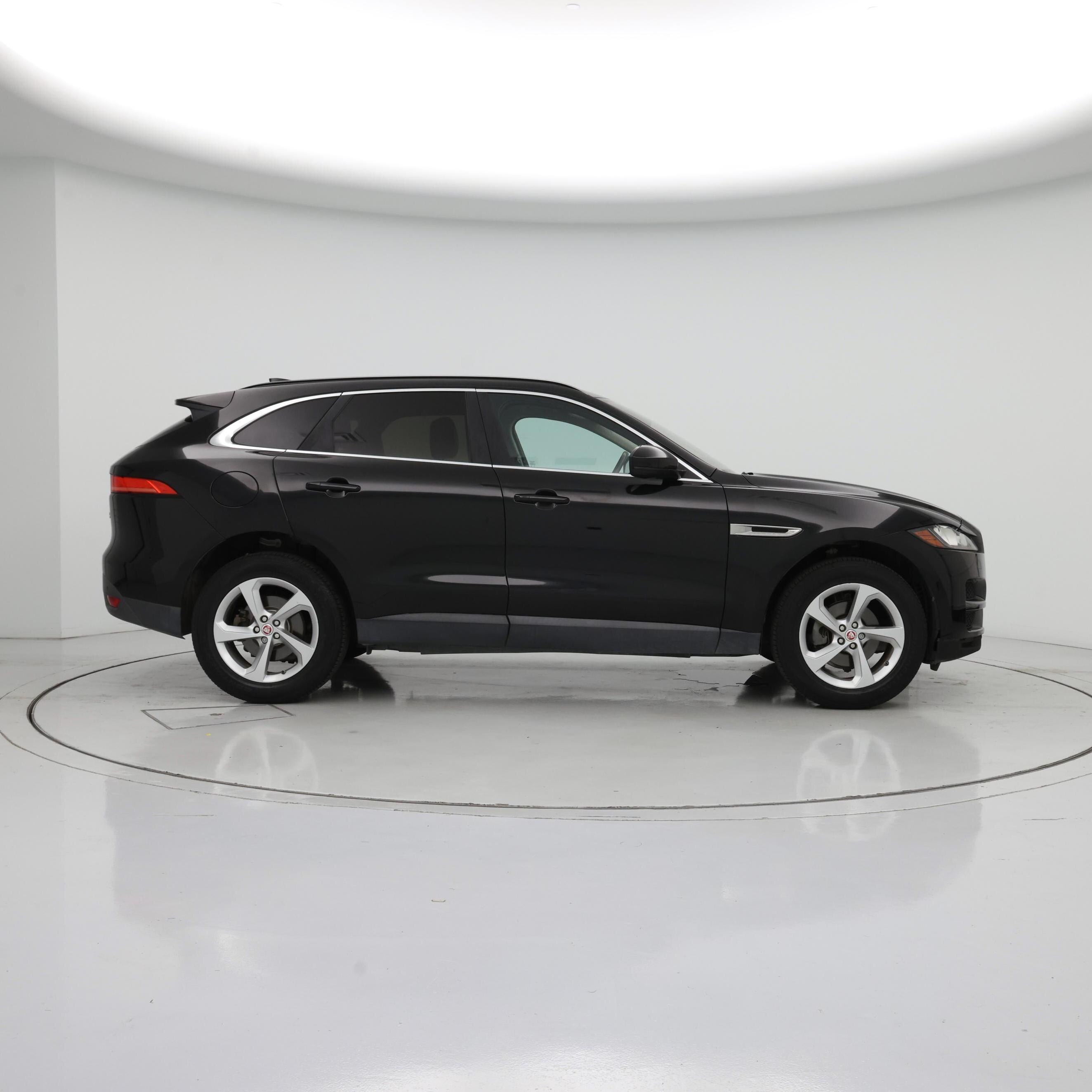 Thumbnail: 2019 Jaguar F-Pace - 7