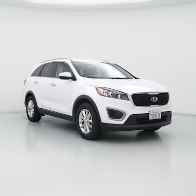 White 2016 Kia Sorento LX