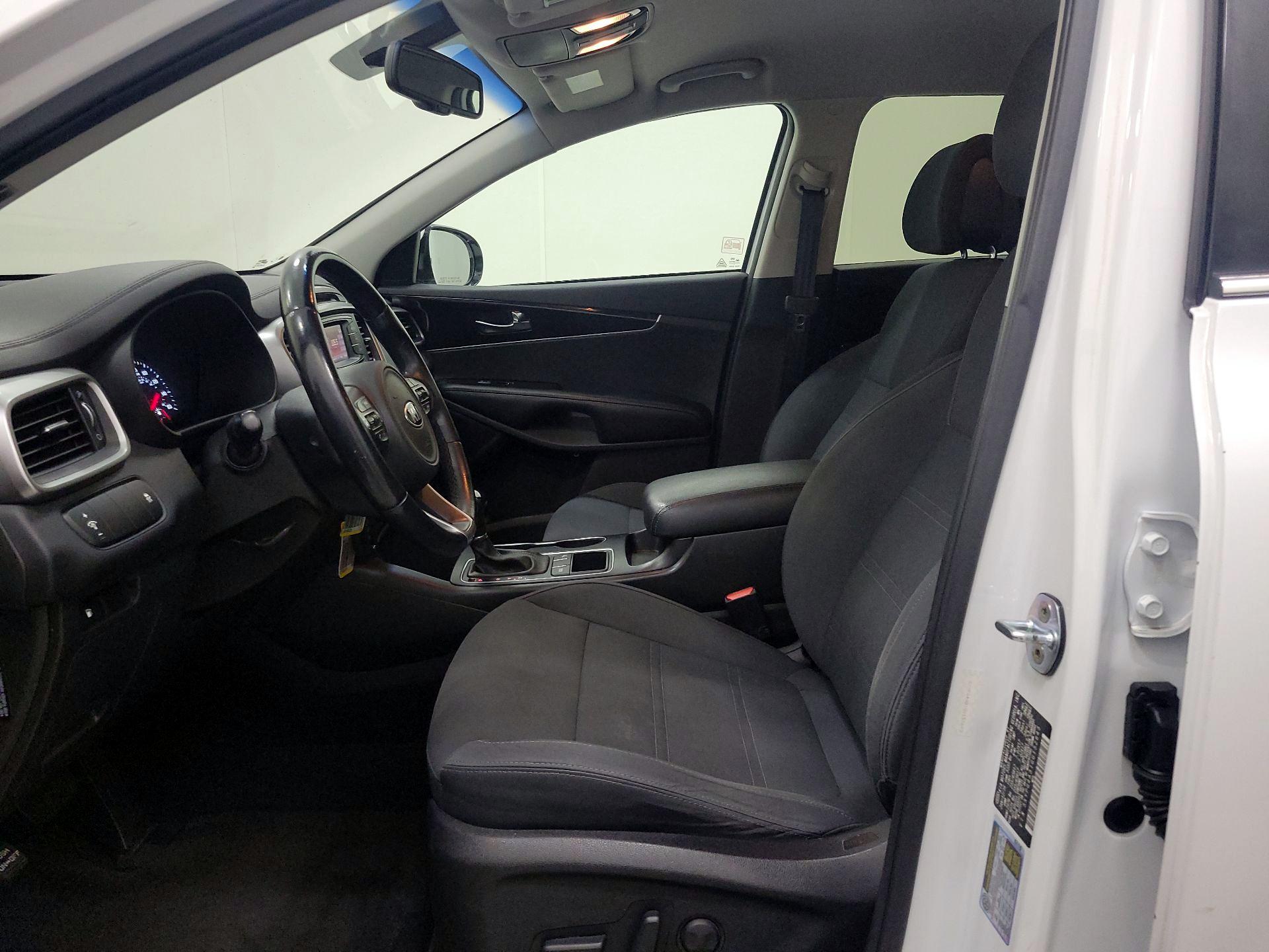 Thumbnail: 2016 Kia Sorento - 11