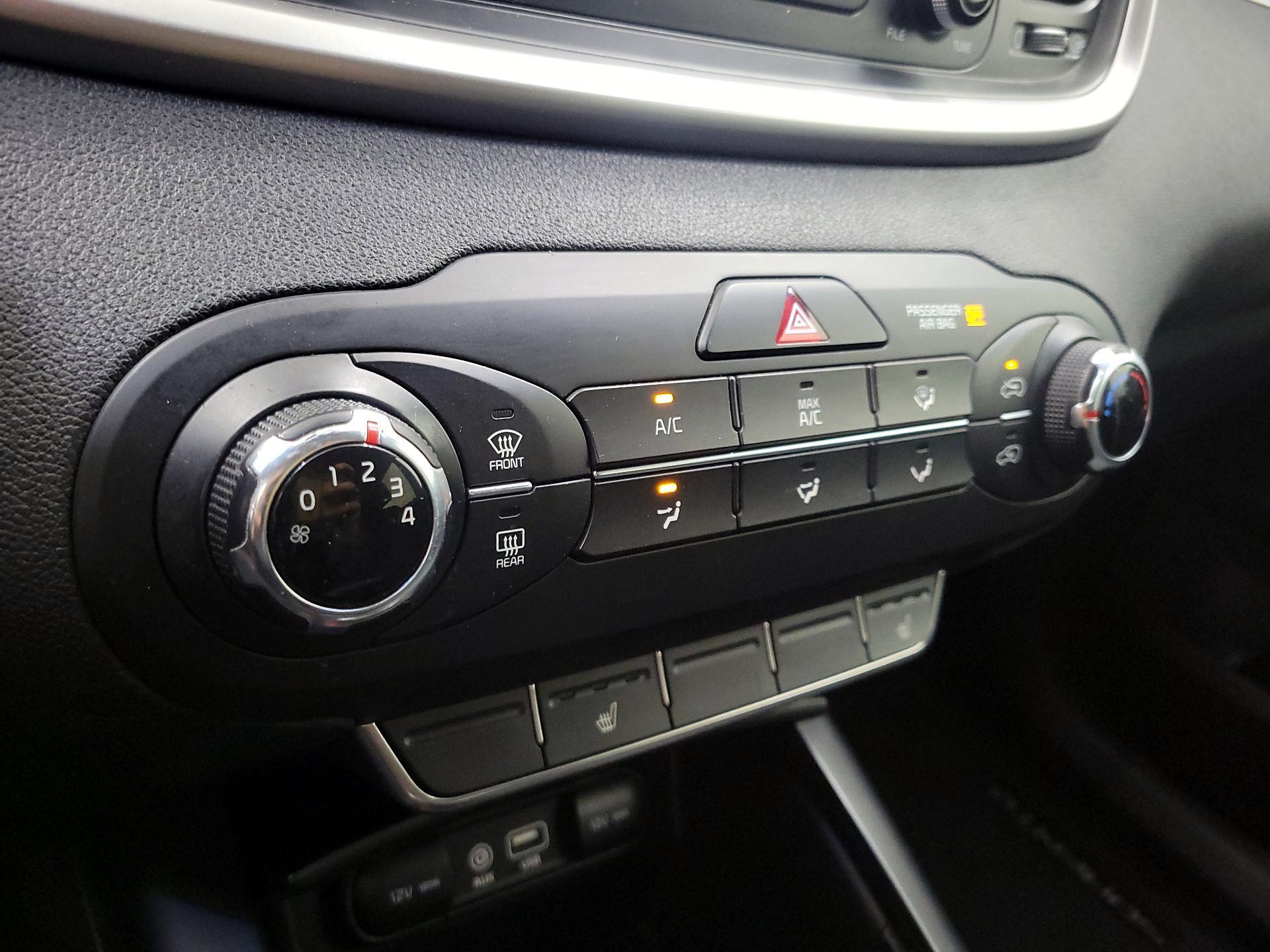 Thumbnail: 2016 Kia Sorento - 15