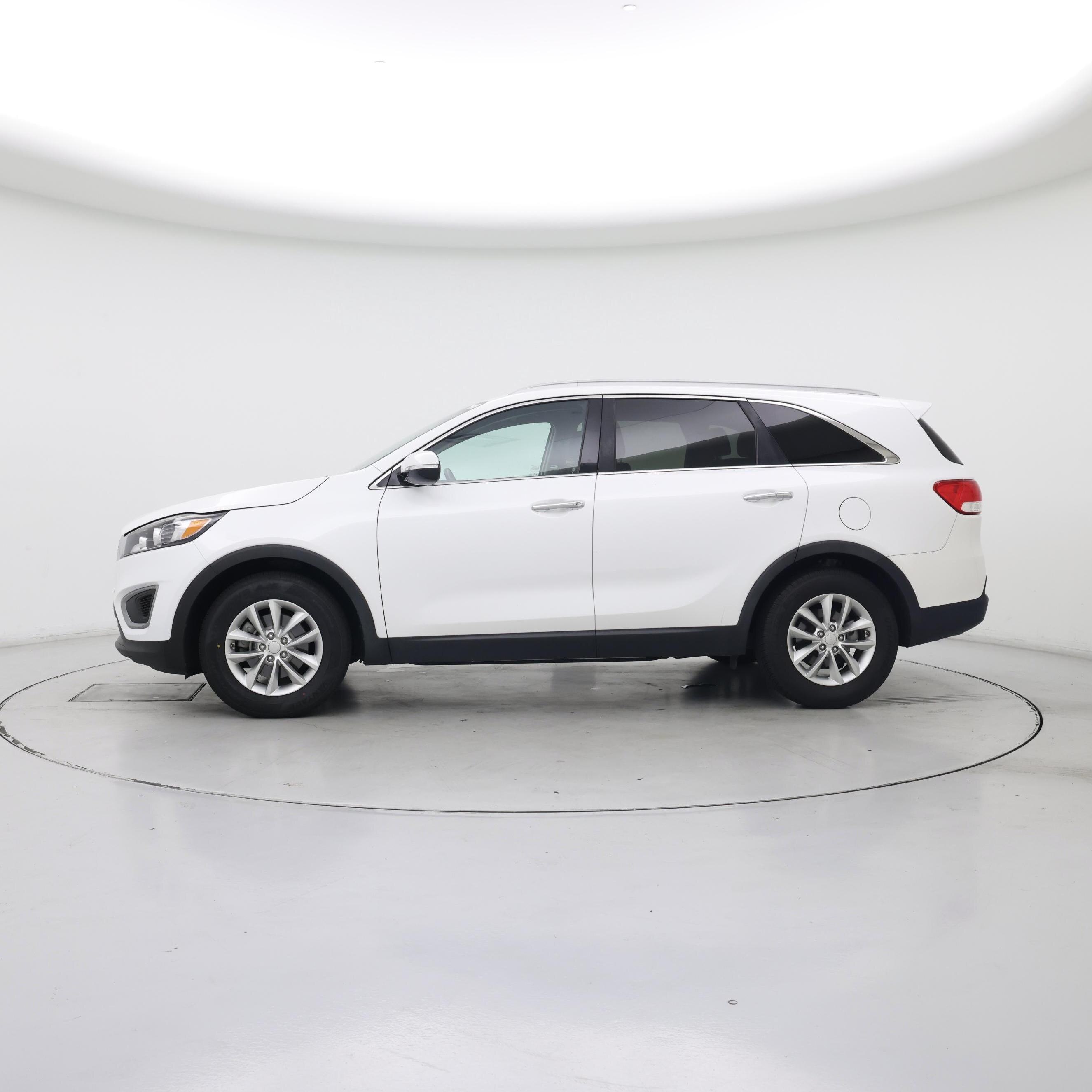 Thumbnail: 2016 Kia Sorento - 3