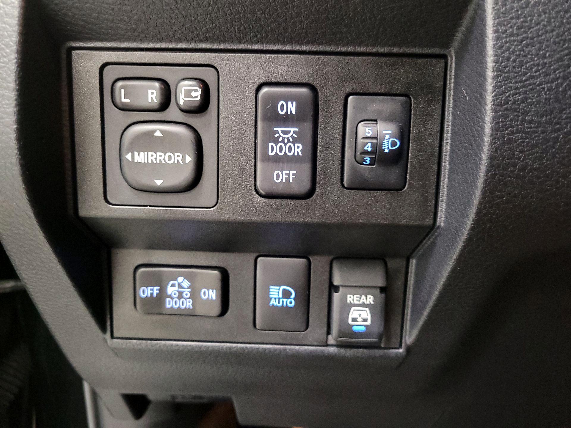 Thumbnail: 2019 Toyota Tundra - 13