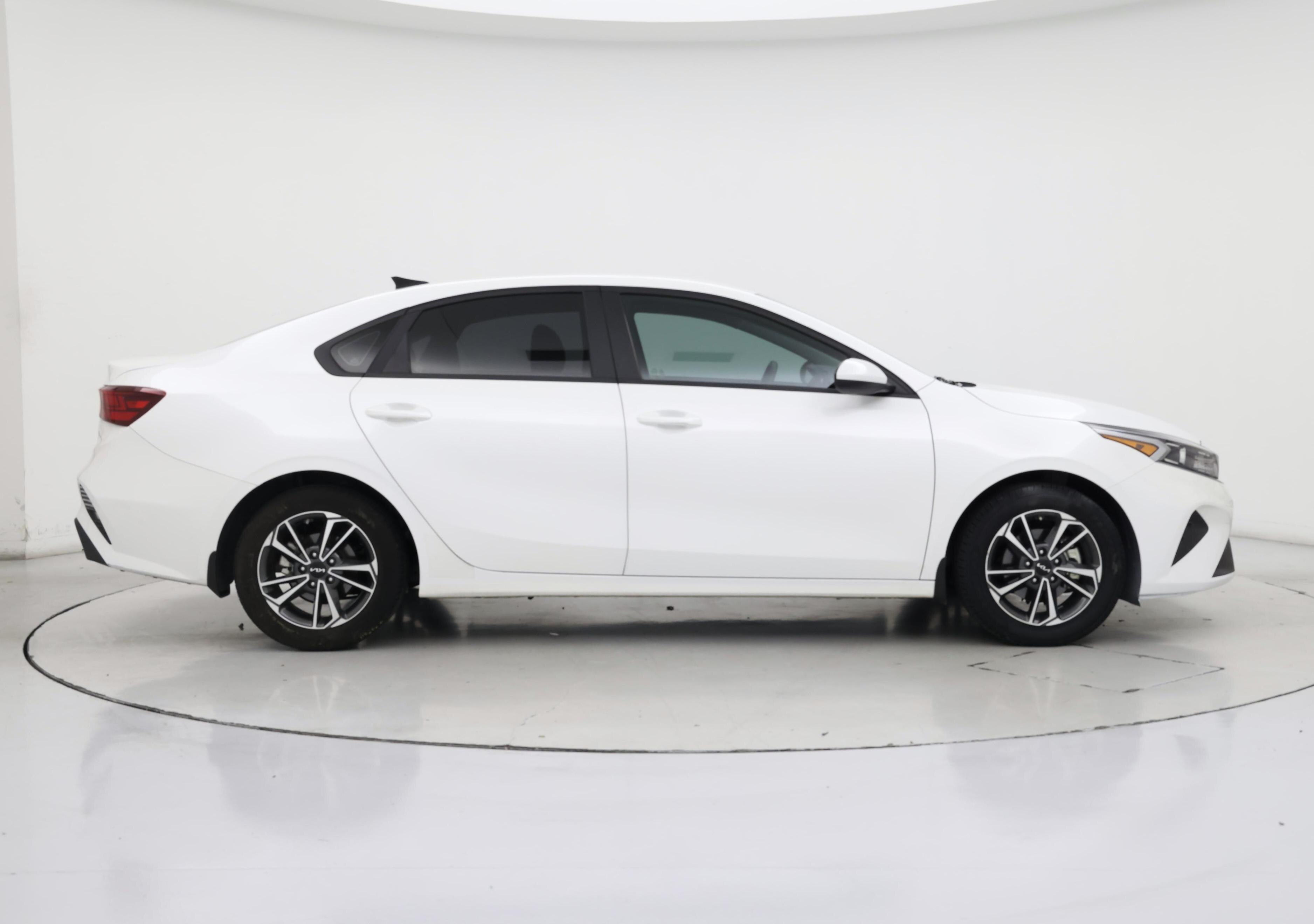 Thumbnail: 2023 Kia Forte - 7