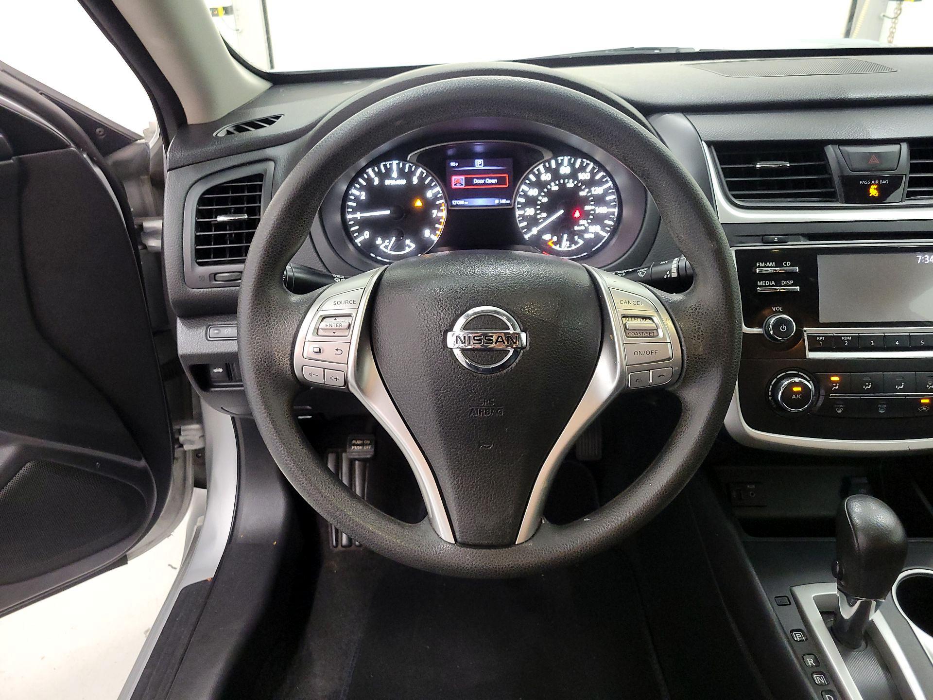 Thumbnail: 2016 Nissan Altima - 10
