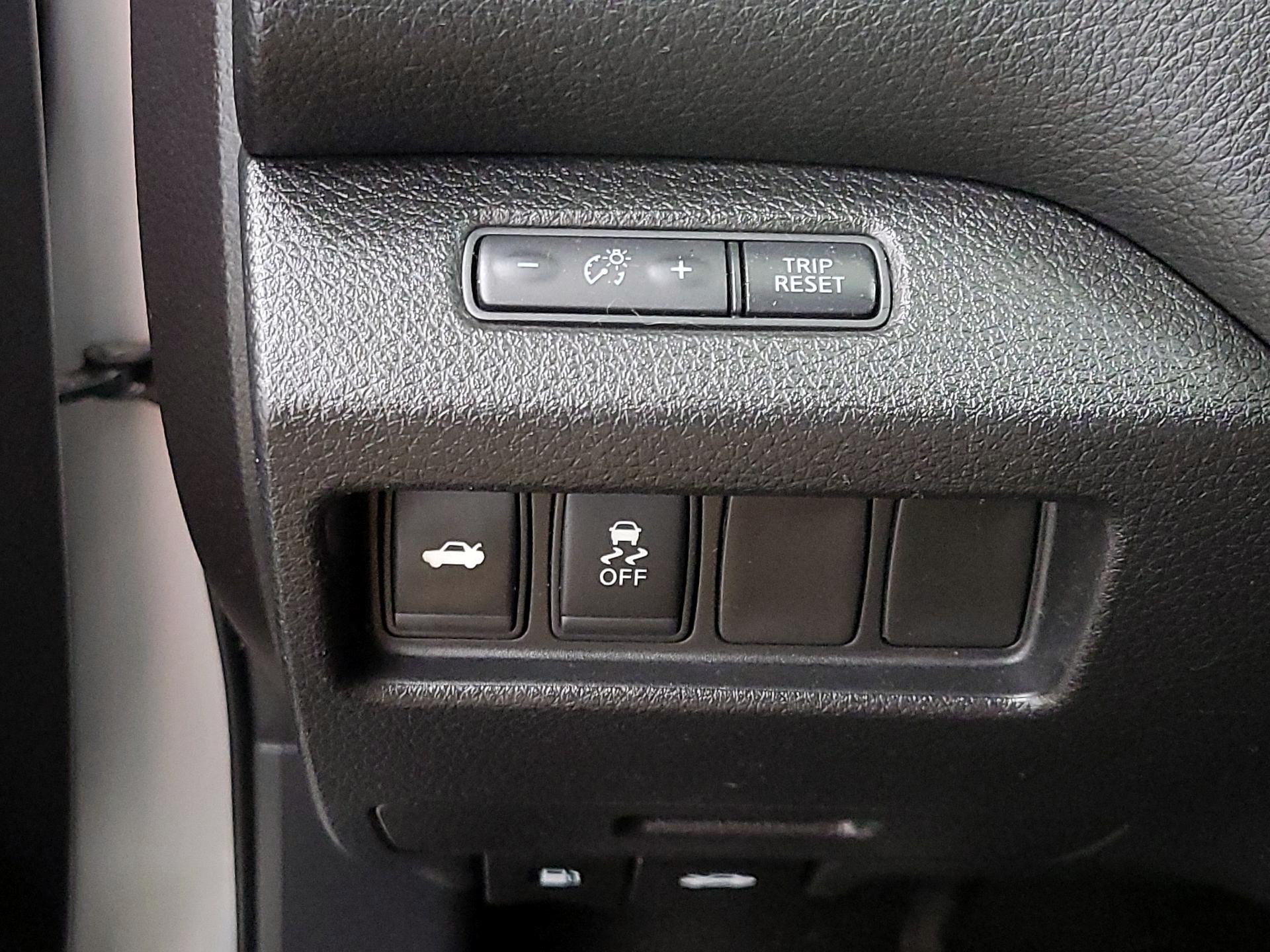 Thumbnail: 2016 Nissan Altima - 13