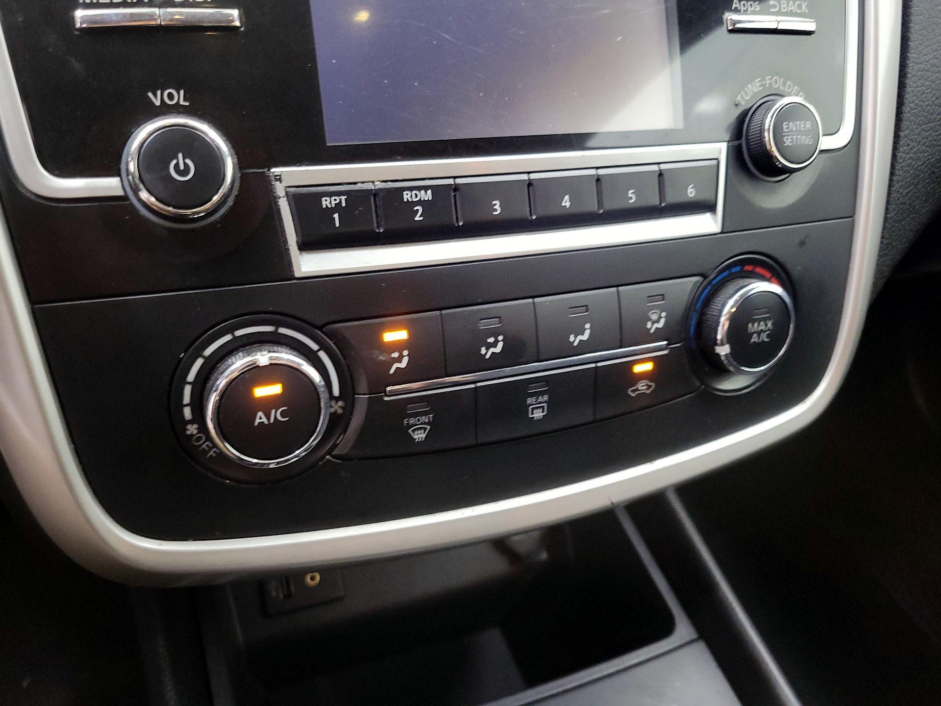 Thumbnail: 2016 Nissan Altima - 15