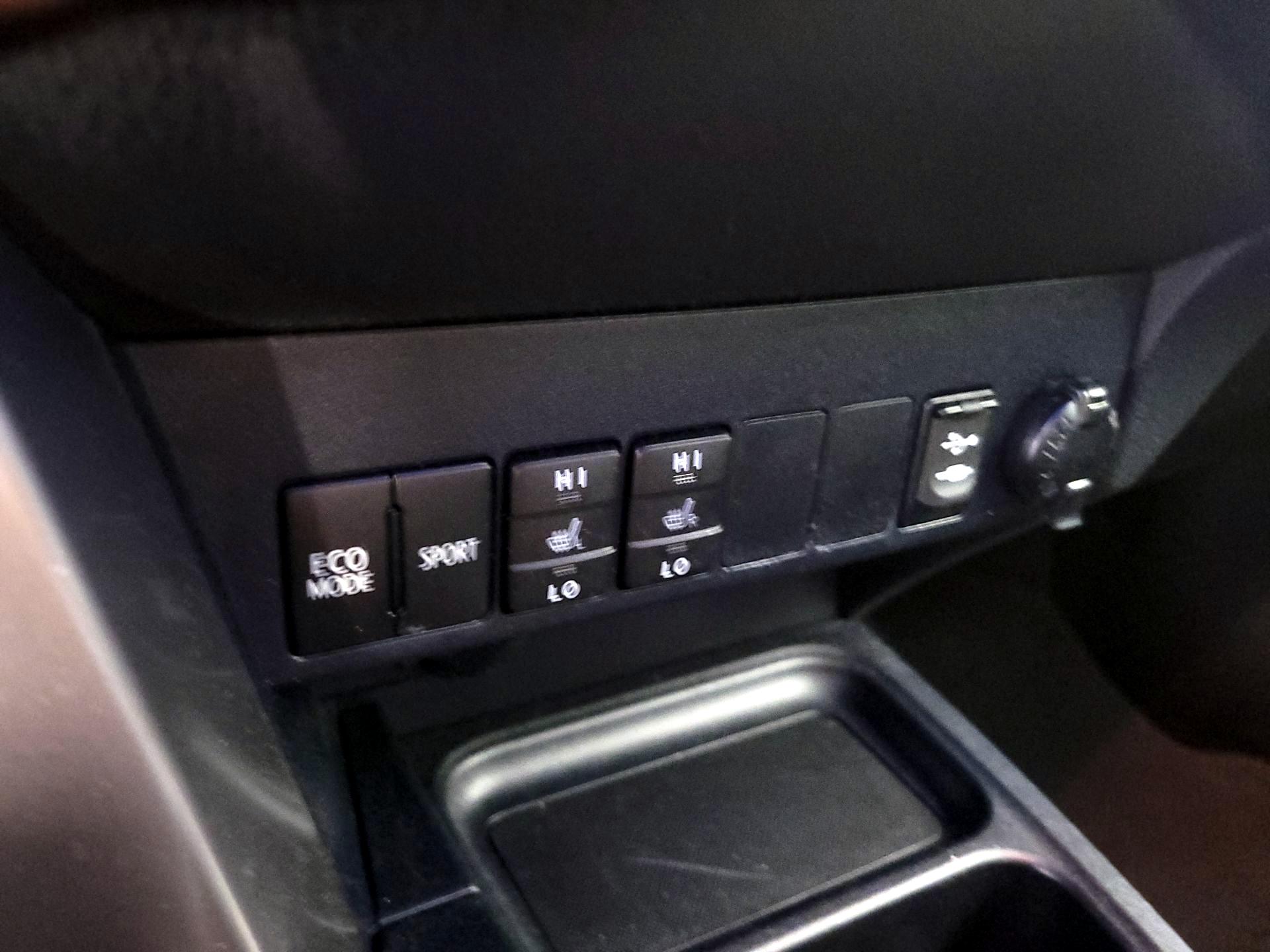 Thumbnail: 2017 Toyota RAV4 - 18