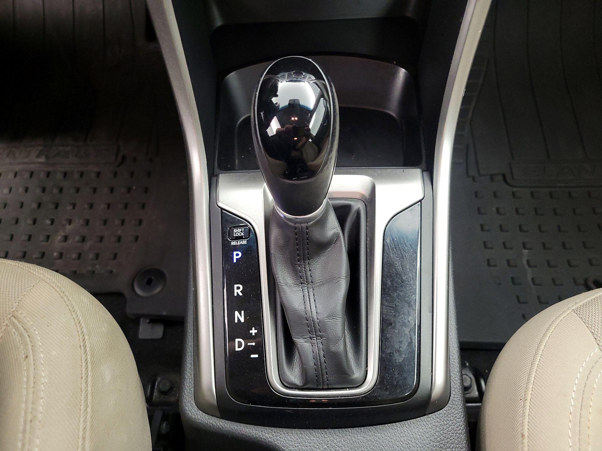 Thumbnail: 2013 Hyundai Elantra - 15