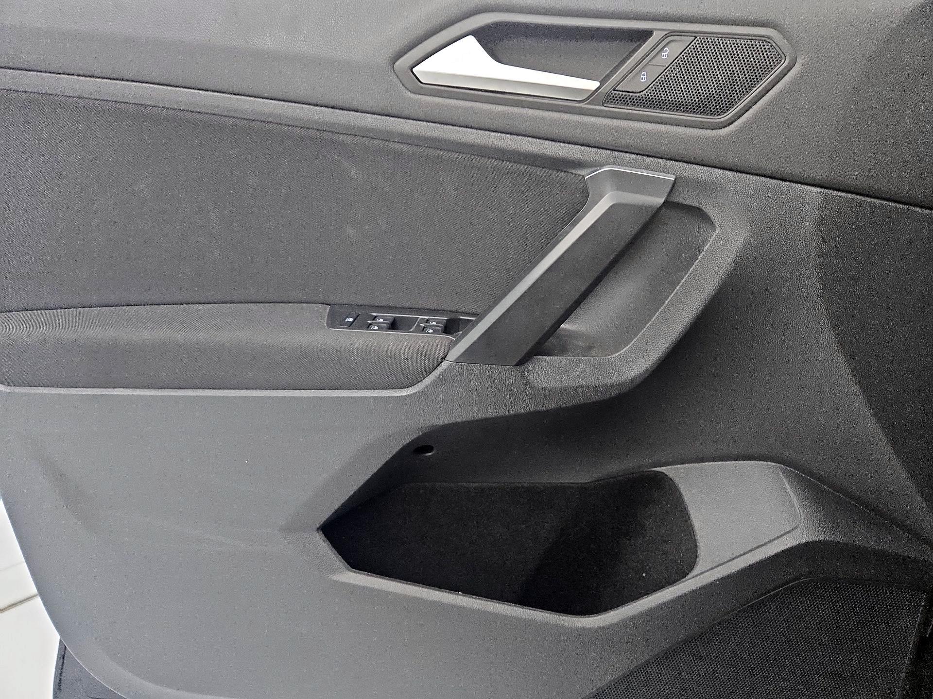 Thumbnail: 2021 Volkswagen Tiguan - 12