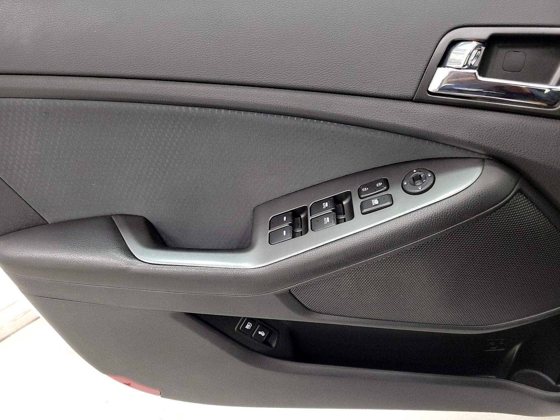 Thumbnail: 2013 Kia Optima - 12
