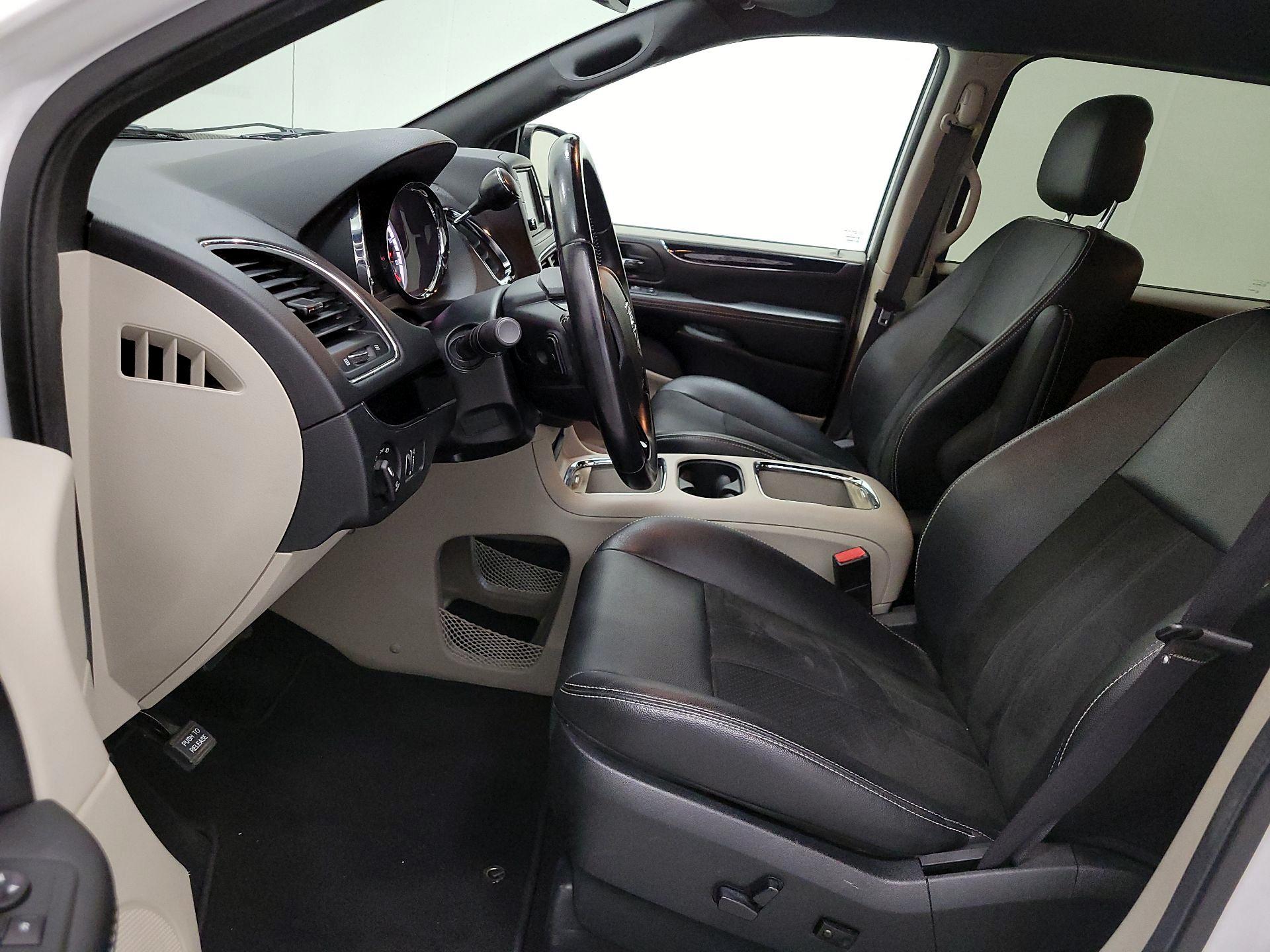 Thumbnail: 2019 Dodge Grand Caravan - 11
