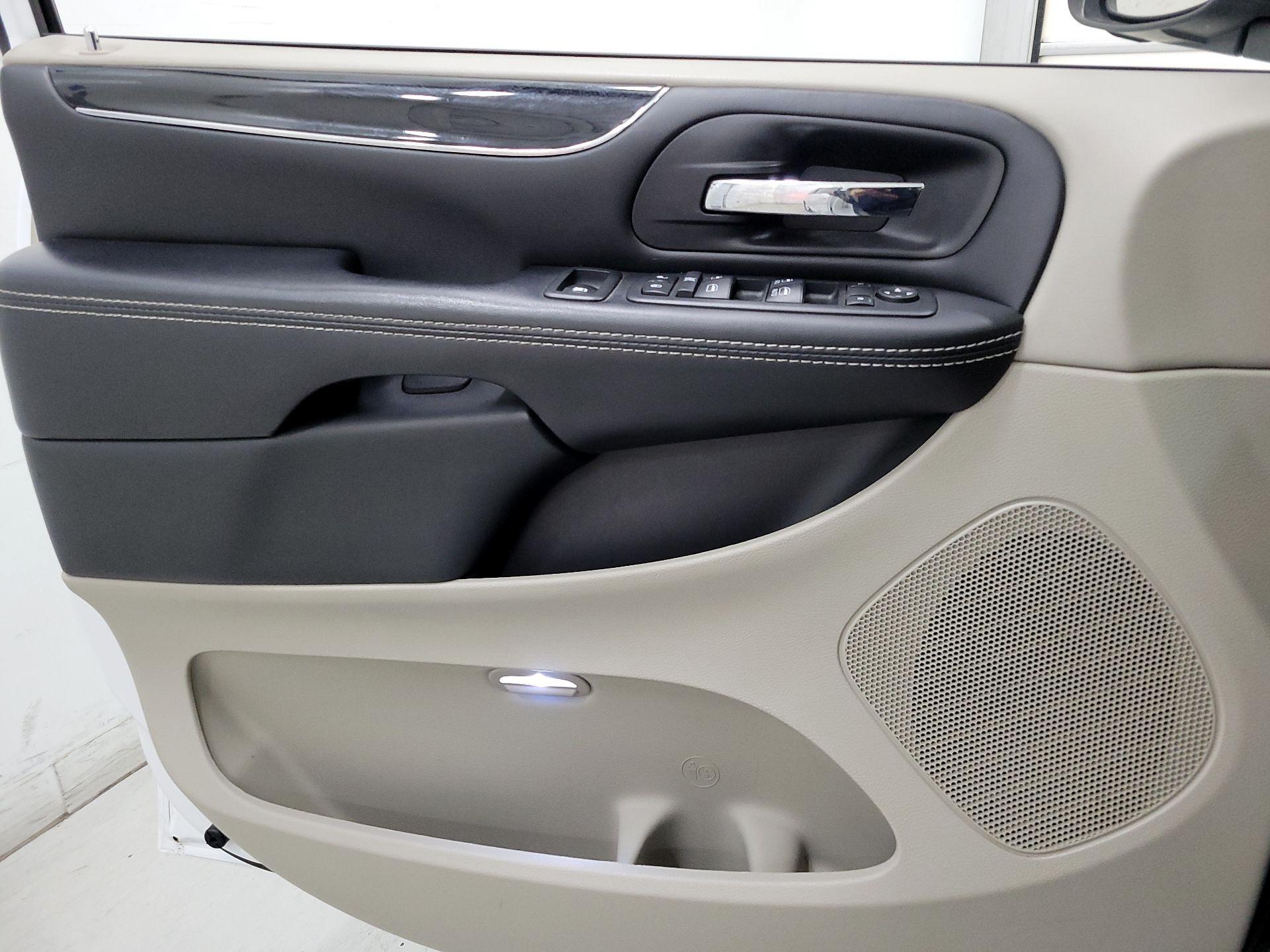 Thumbnail: 2019 Dodge Grand Caravan - 12
