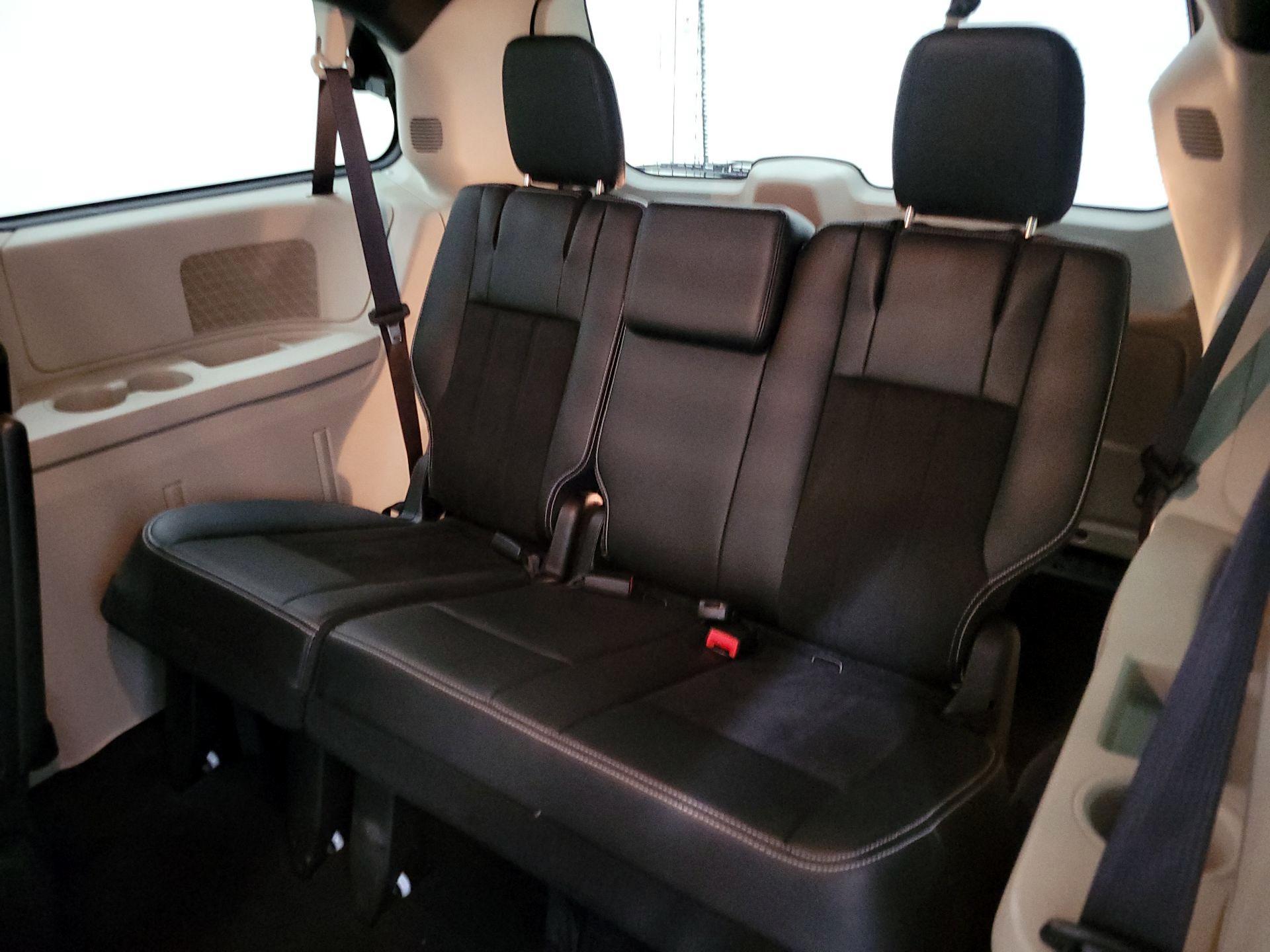 Thumbnail: 2019 Dodge Grand Caravan - 19