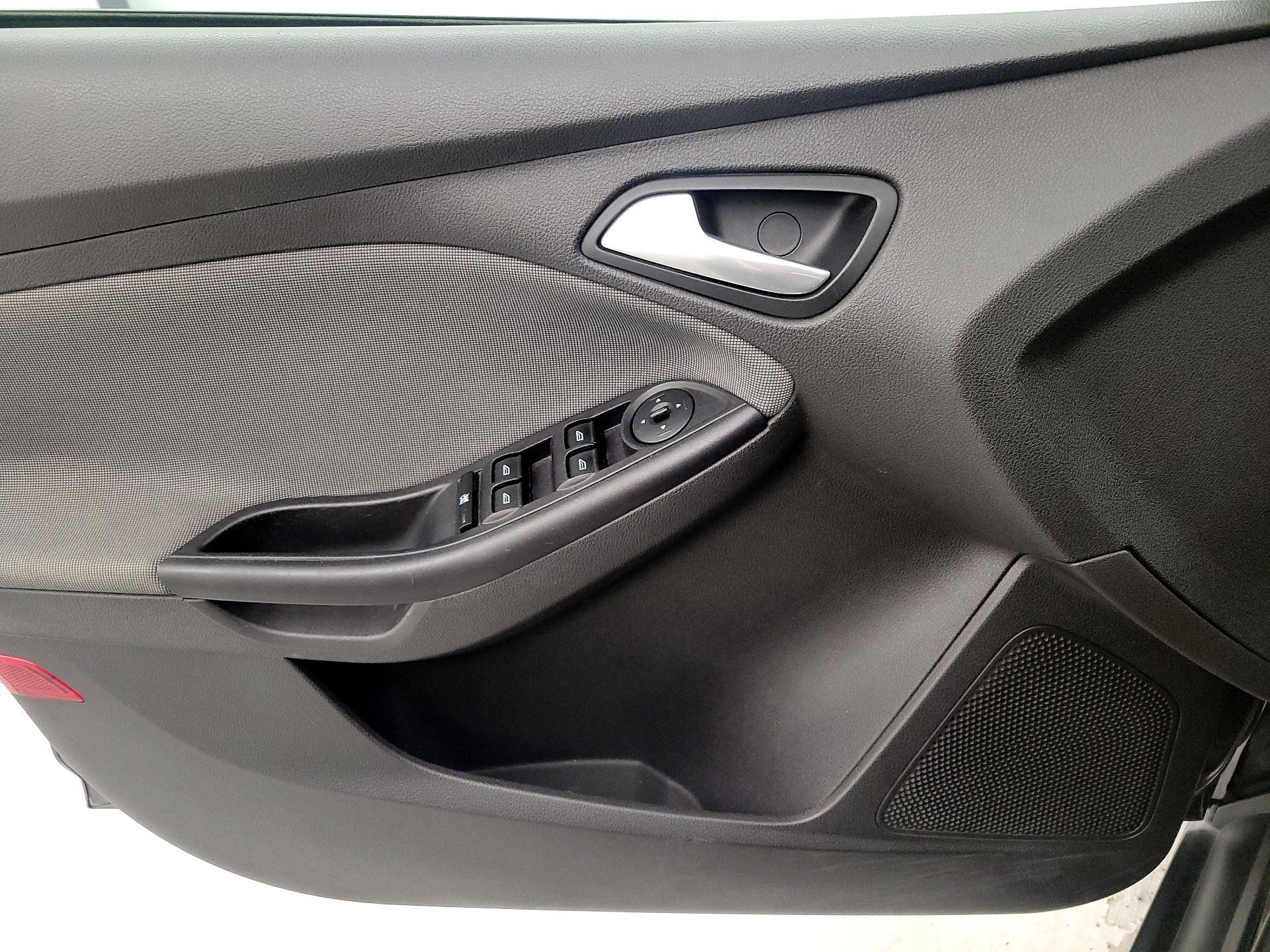 Thumbnail: 2013 Ford Focus - 12