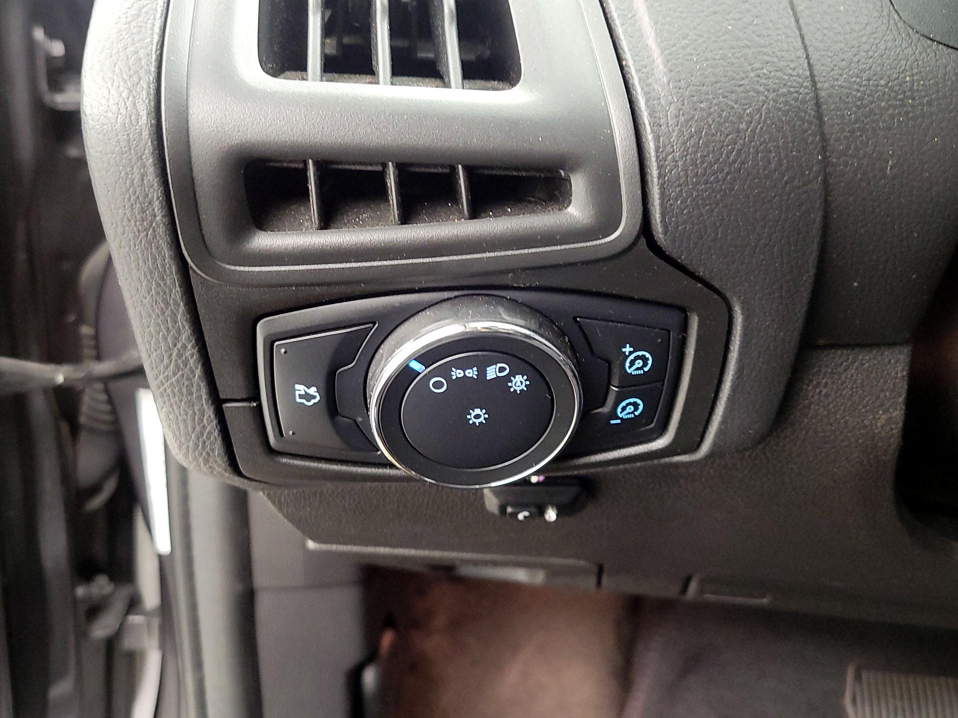 Thumbnail: 2013 Ford Focus - 13