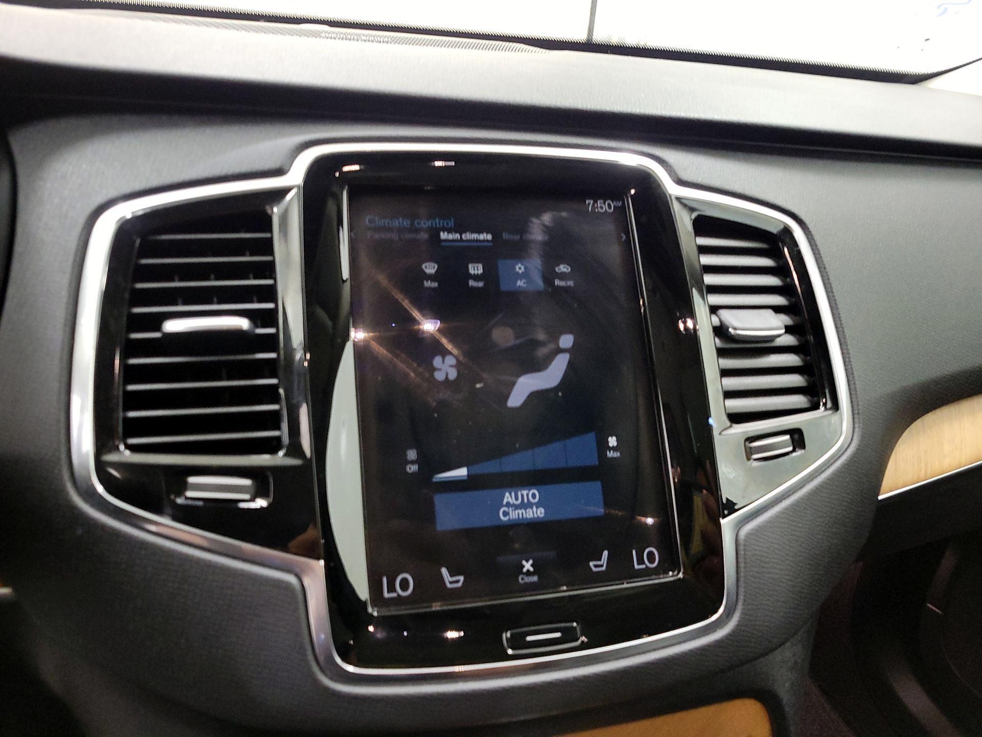 Thumbnail: 2022 Volvo XC90 - 17