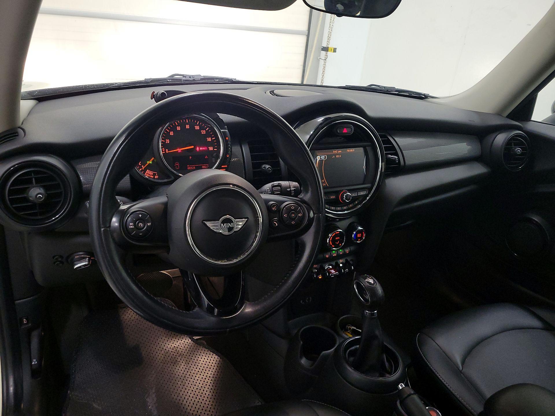 Thumbnail: 2017 MINI Cooper Hardtop - 9
