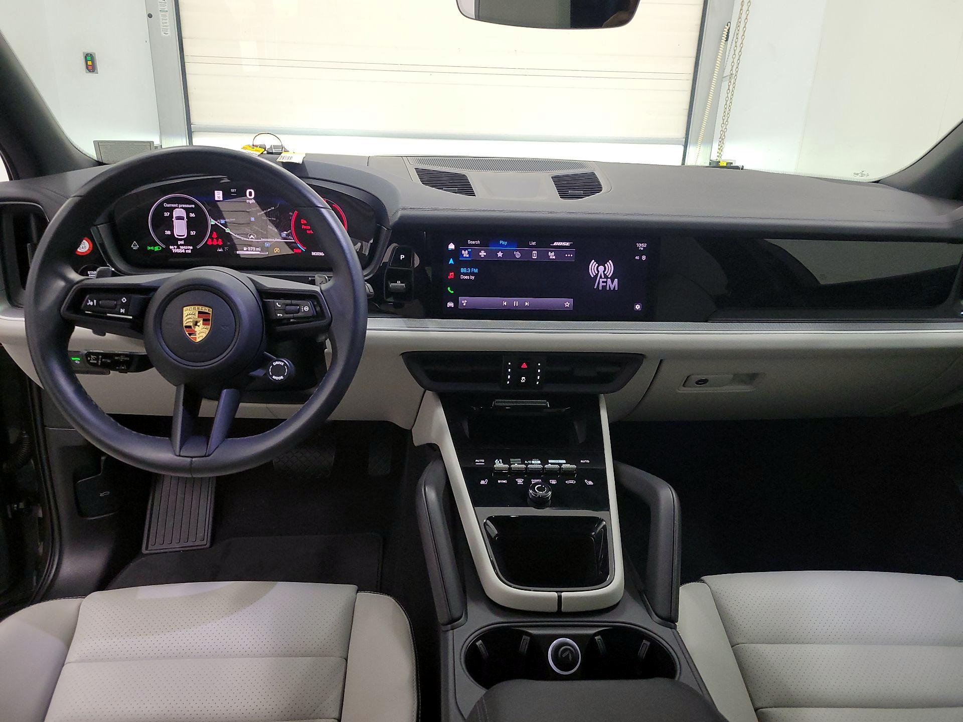 Thumbnail: 2024 Porsche Cayenne - 9
