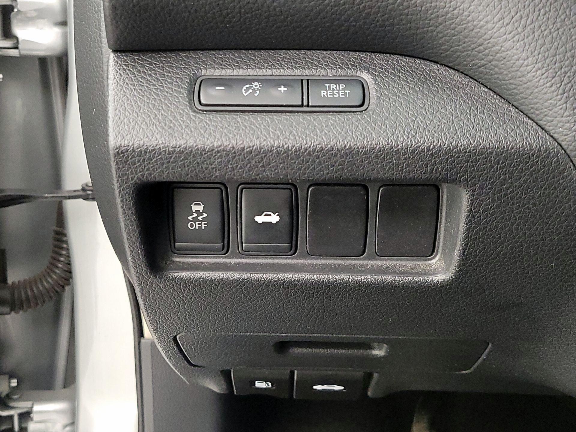 Thumbnail: 2013 Nissan Altima - 13