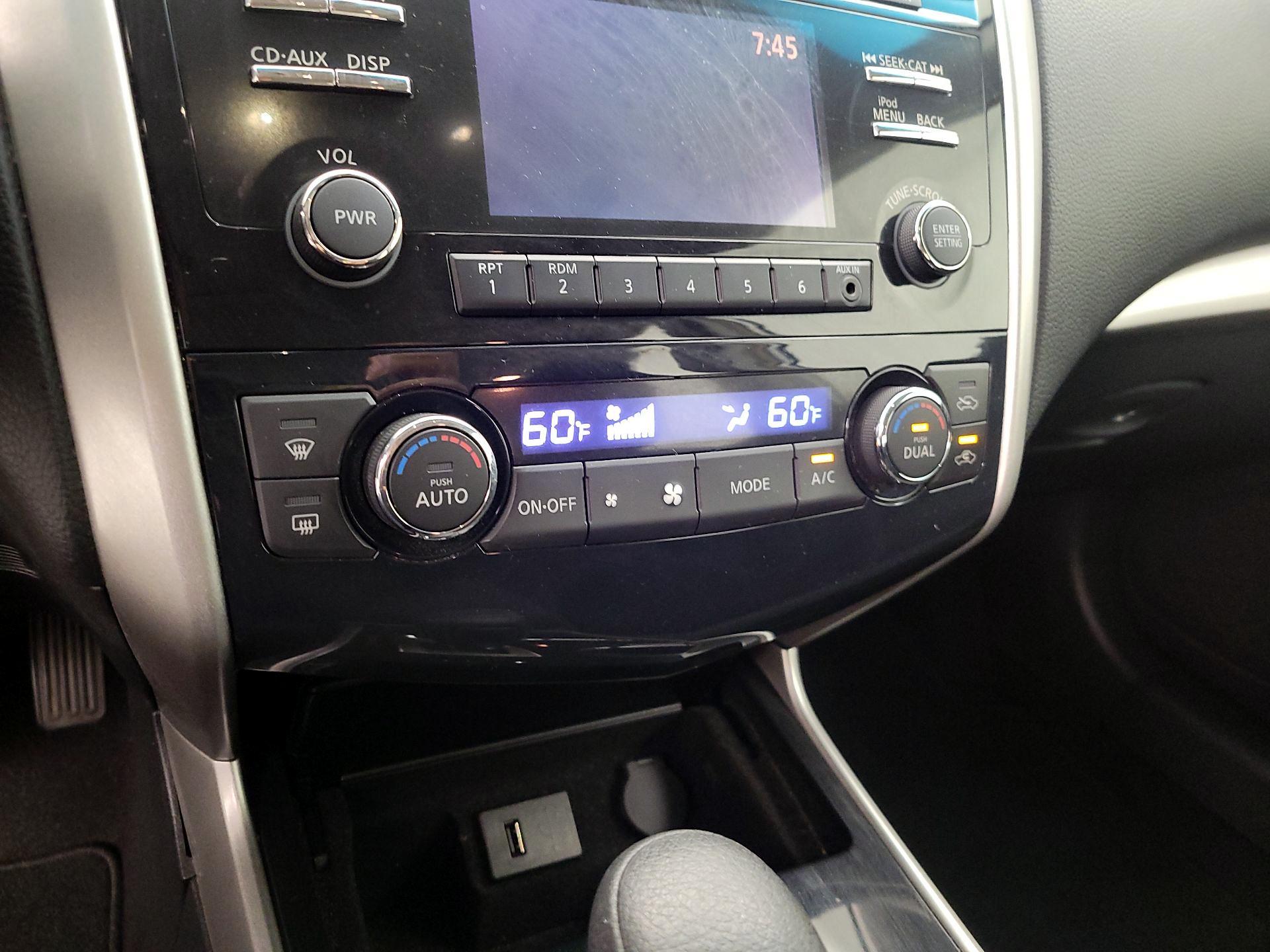 Thumbnail: 2013 Nissan Altima - 16
