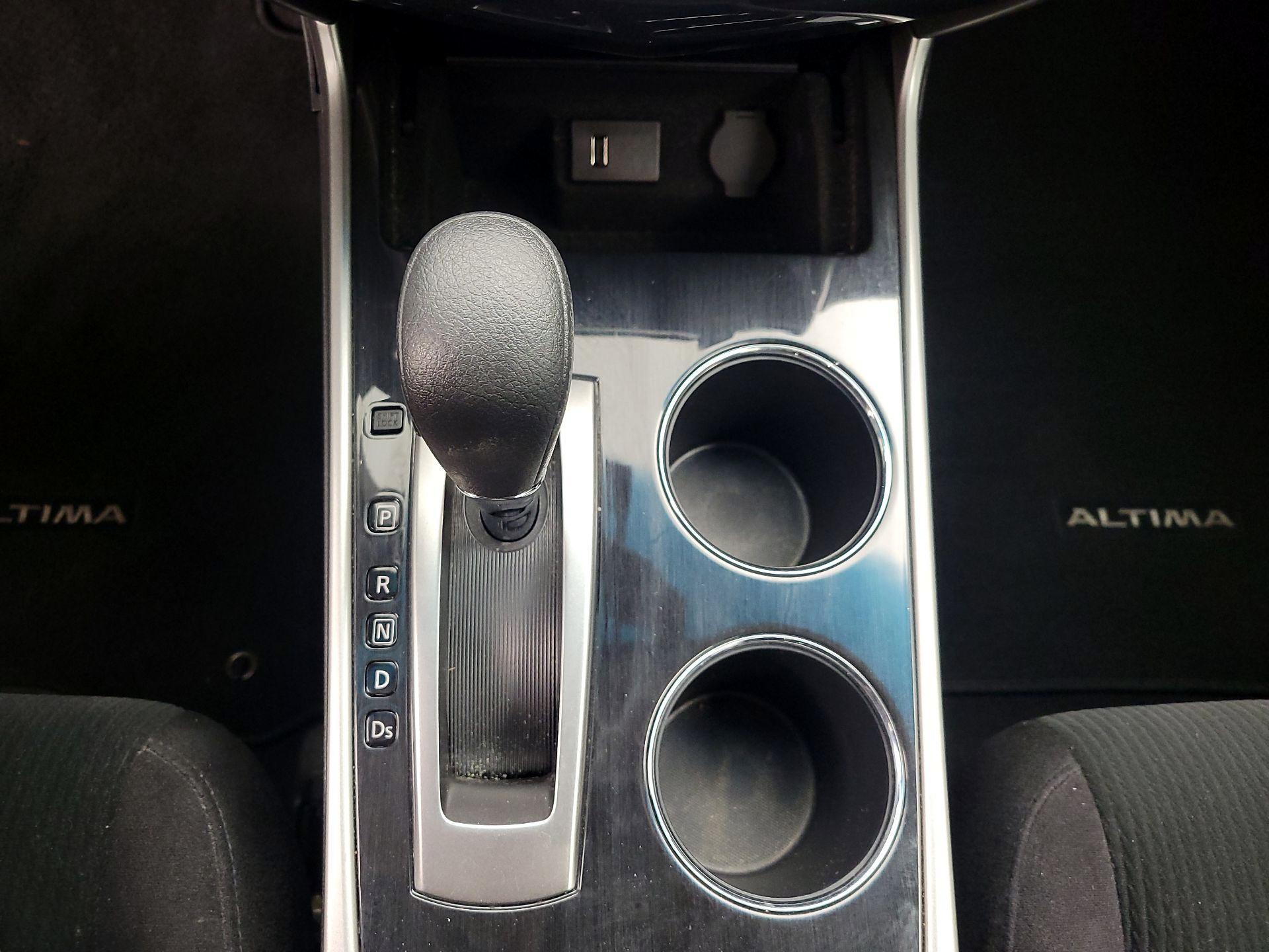 Thumbnail: 2013 Nissan Altima - 17
