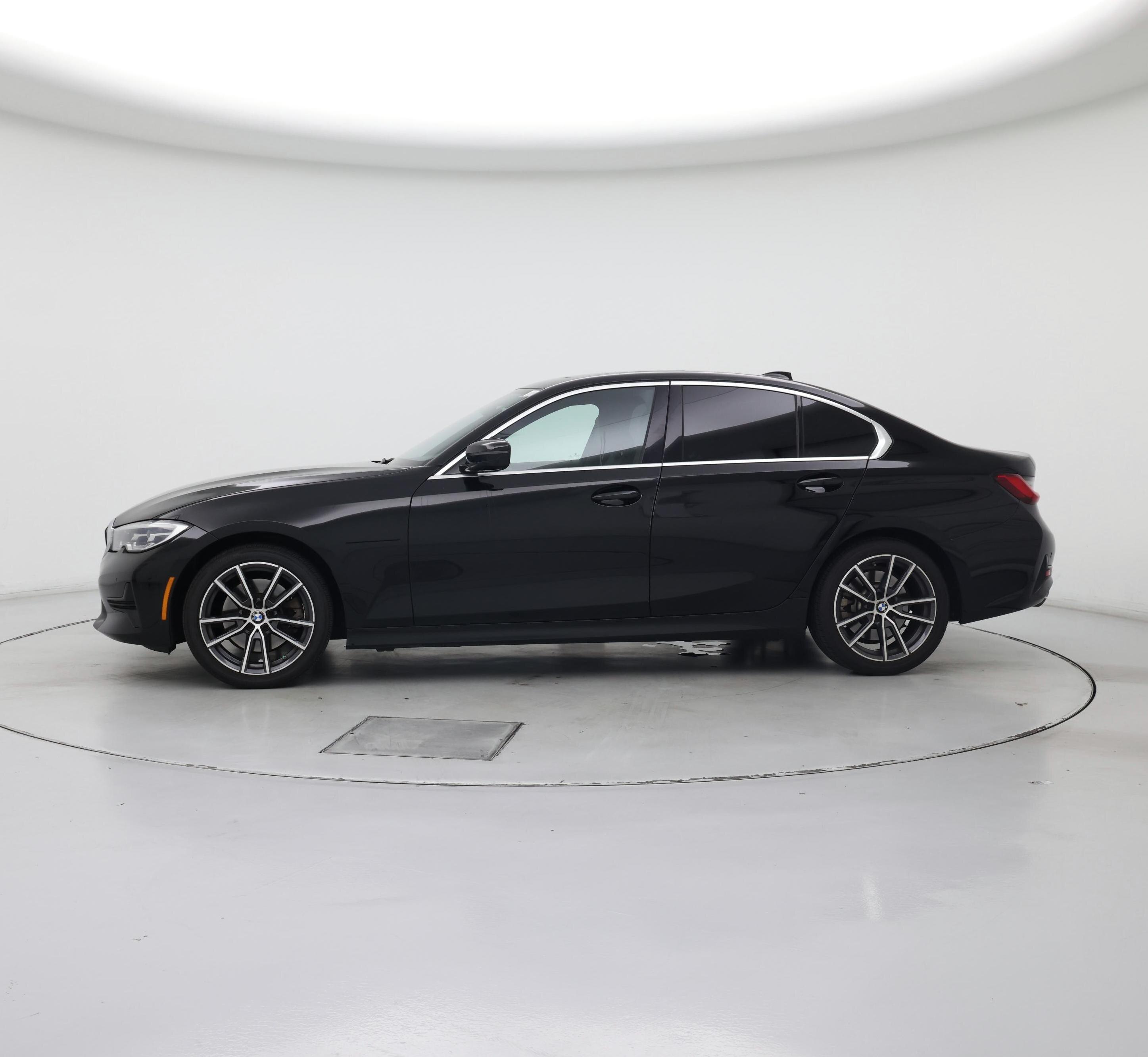 Thumbnail: 2021 BMW 3 Series - 3
